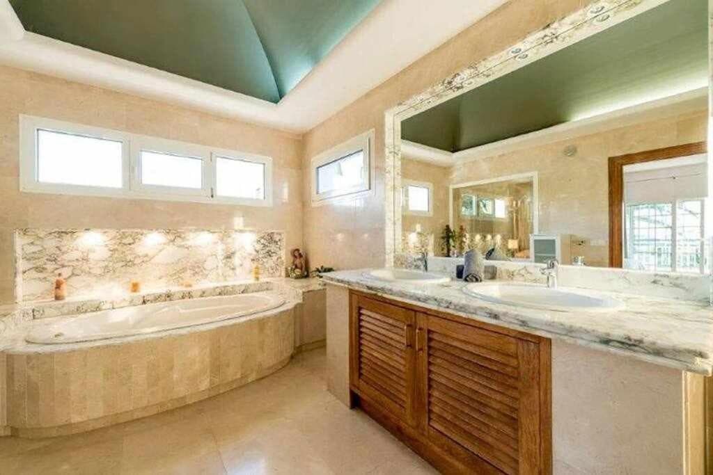 Splendida villa vicino al centro di Ibiza — 16