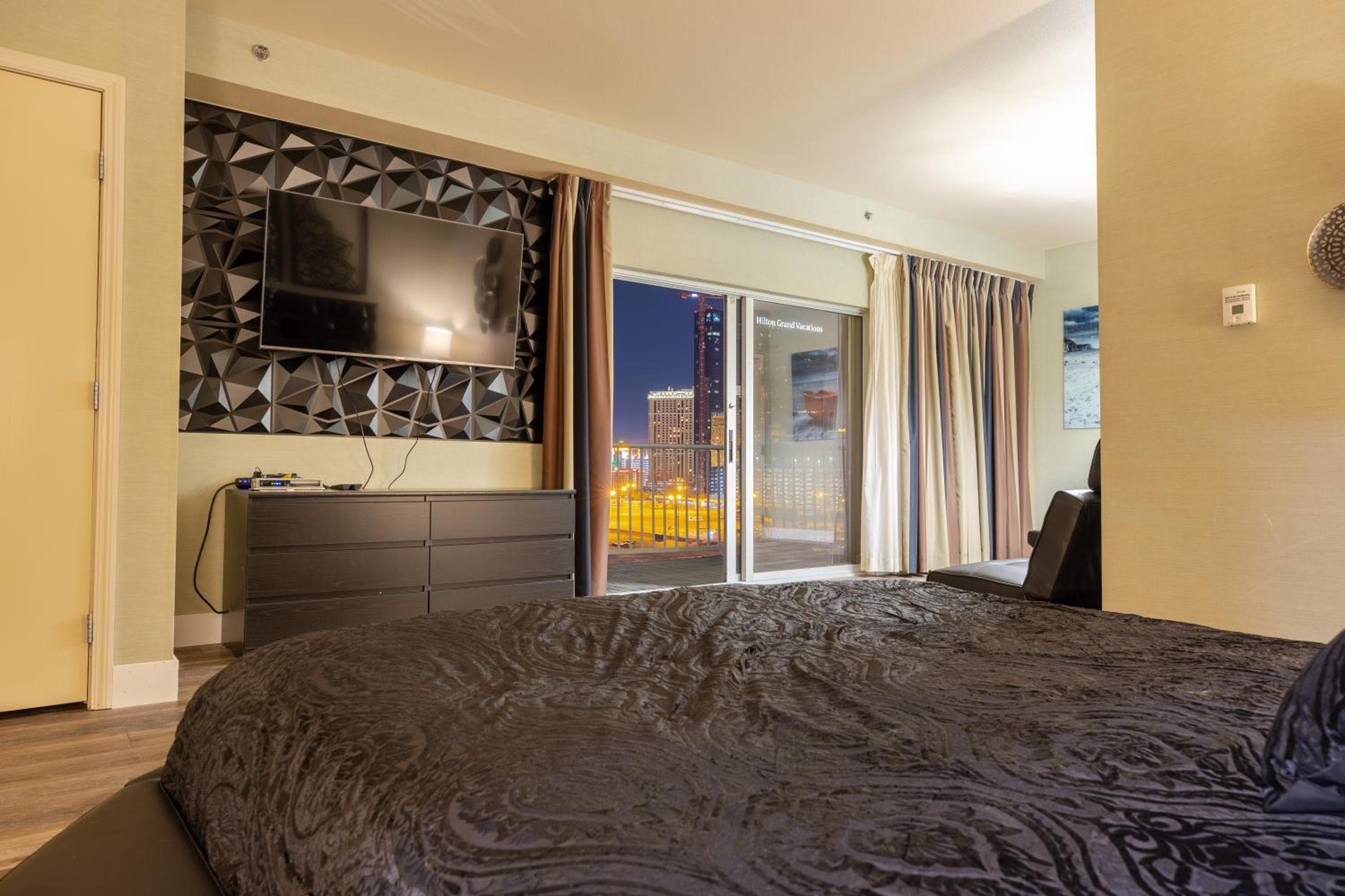 2100 SqFt Penthouse Suite W/ Strip Views! POOL GYM — 29