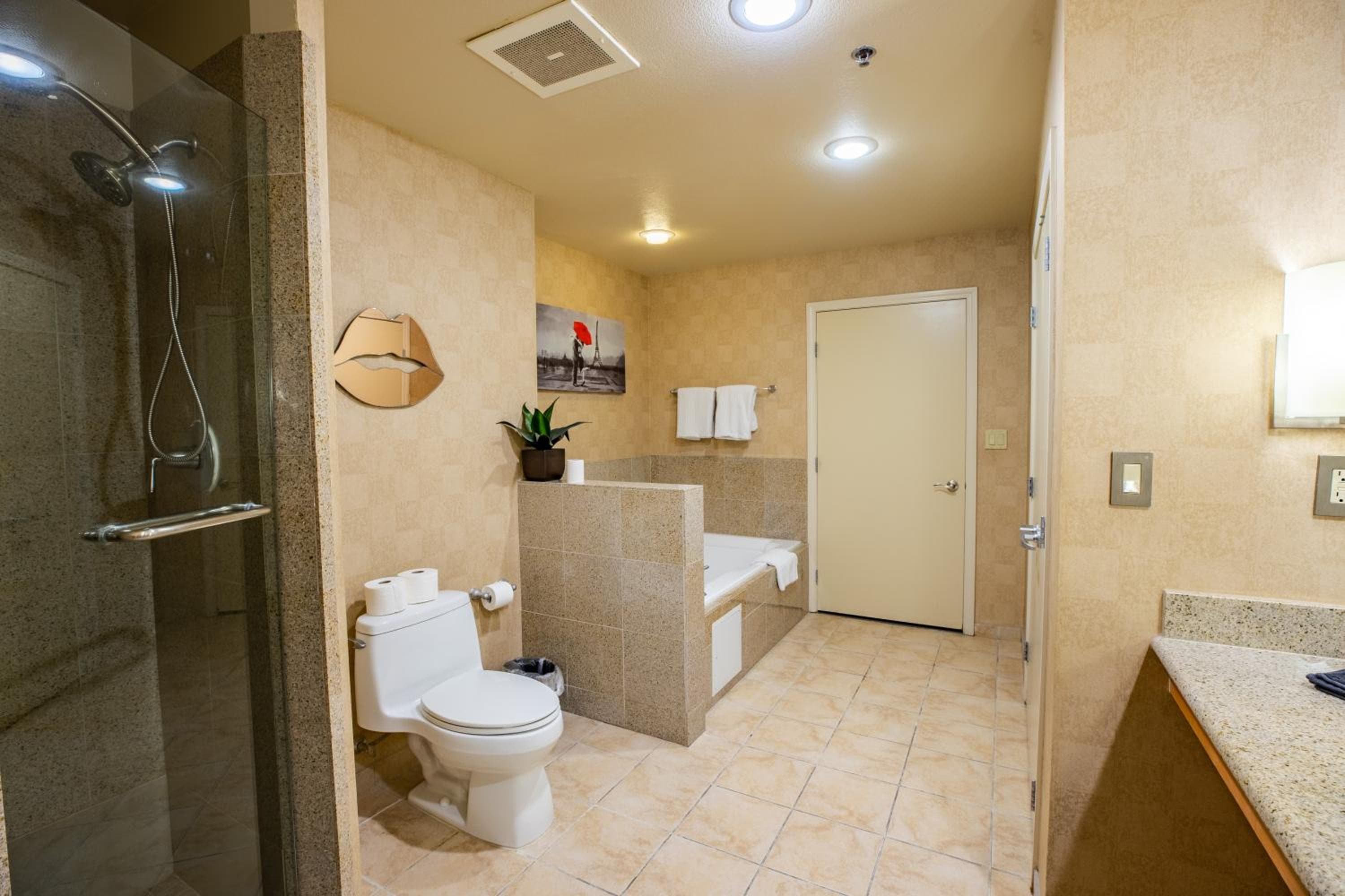 Suite Penthouse de 2100 pies cuadrados con vistas al Strip. GIMNASIO EN LA PISCINA — 25