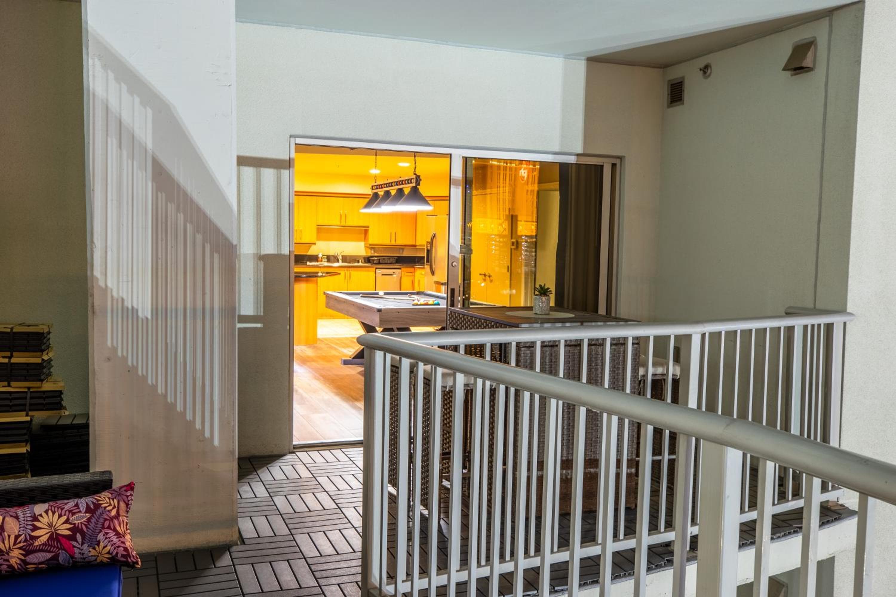 2100 SqFt Penthouse Suite W/ Strip Views! POOL GYM — 7