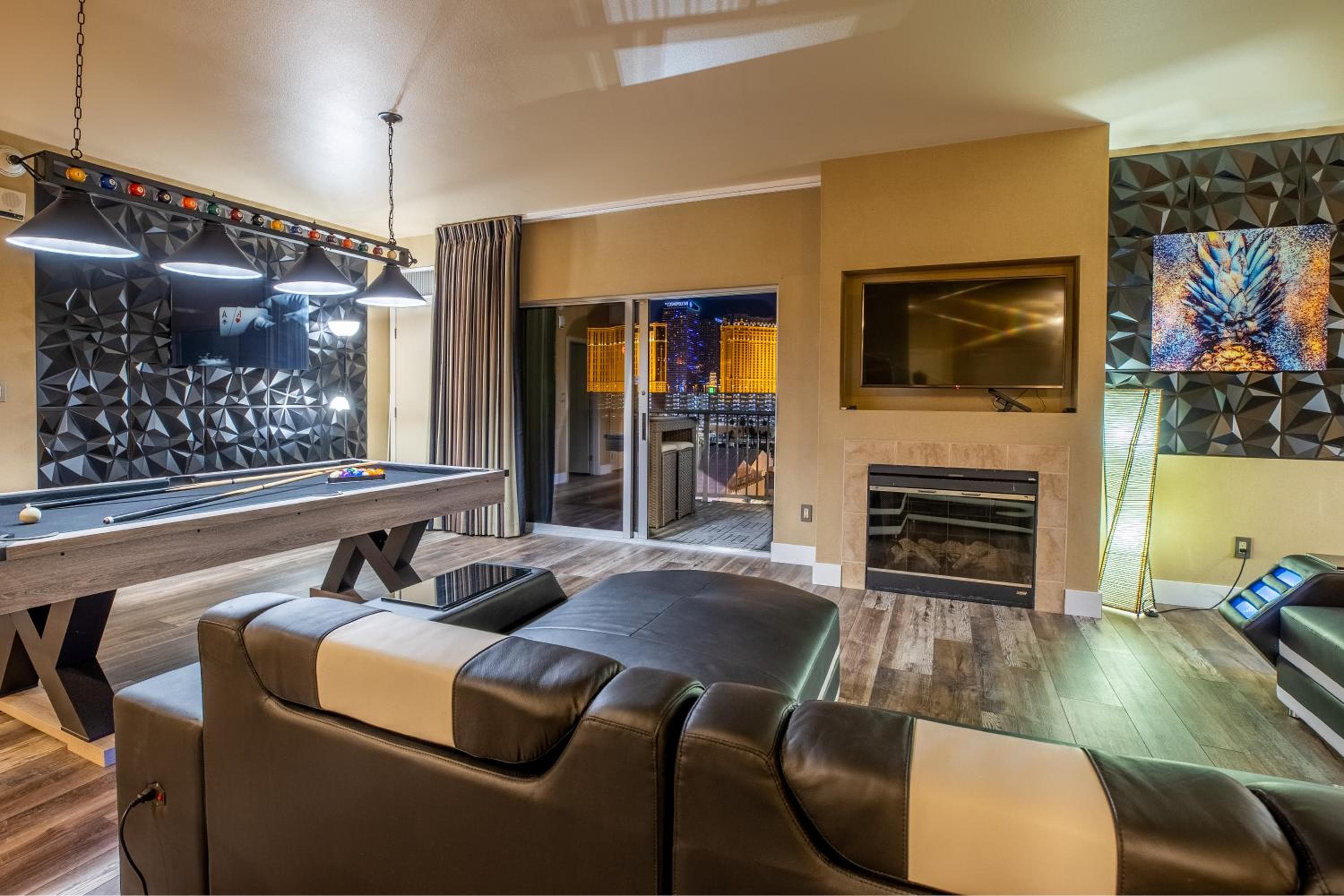 Suite Penthouse de 2100 pies cuadrados con vistas al Strip. GIMNASIO EN LA PISCINA — 23