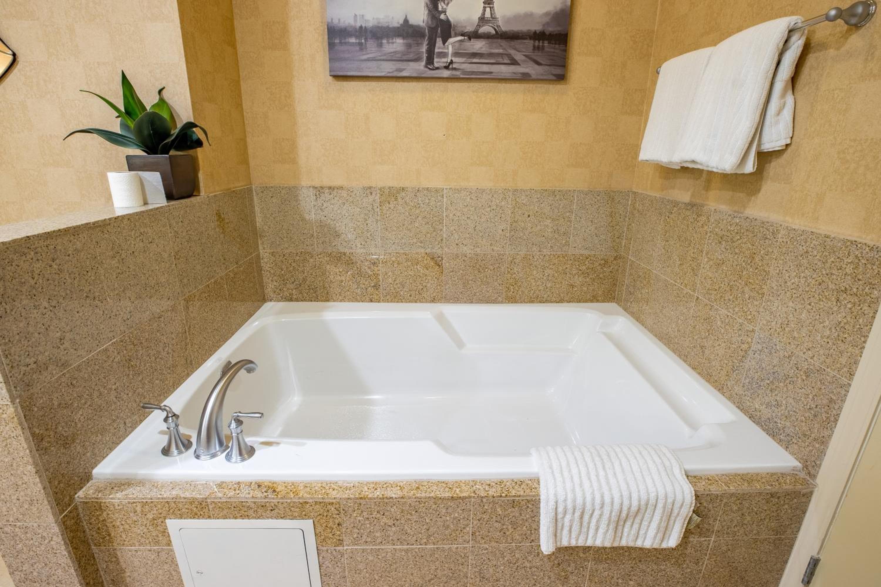 Suite Penthouse de 2100 pies cuadrados con vistas al Strip. GIMNASIO EN LA PISCINA — 13