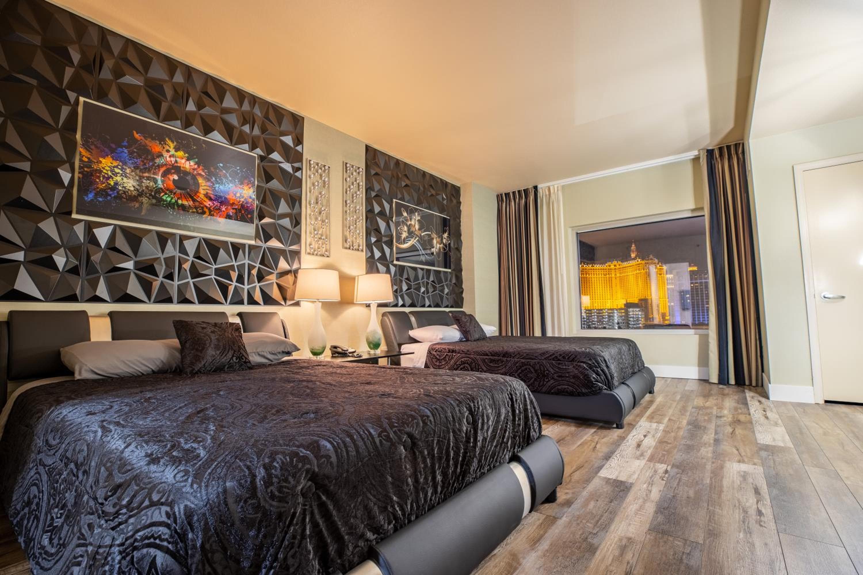 Suite Penthouse de 2100 pies cuadrados con vistas al Strip. GIMNASIO EN LA PISCINA — 15
