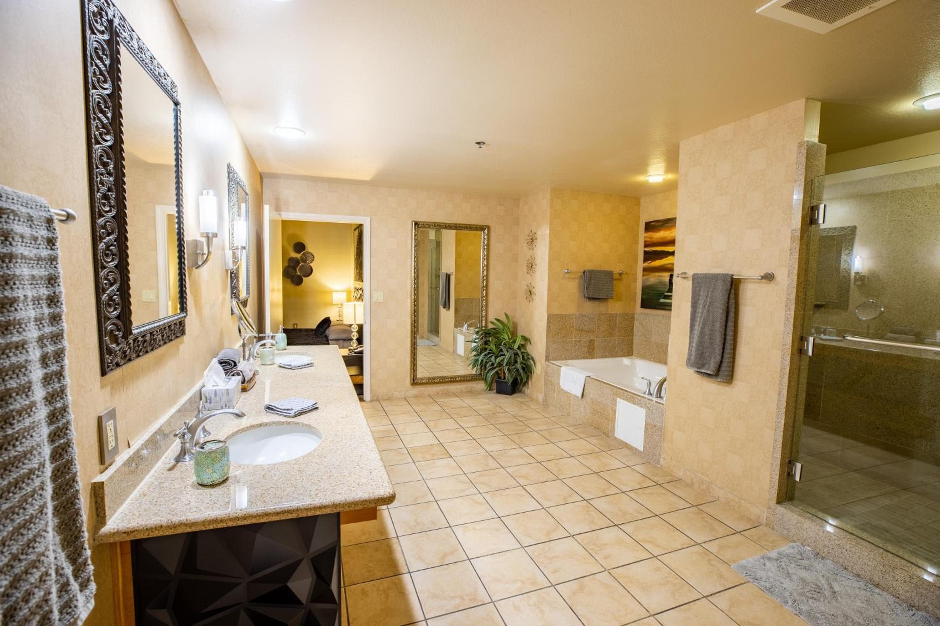 Suite Penthouse de 2100 pies cuadrados con vistas al Strip. GIMNASIO EN LA PISCINA — 20