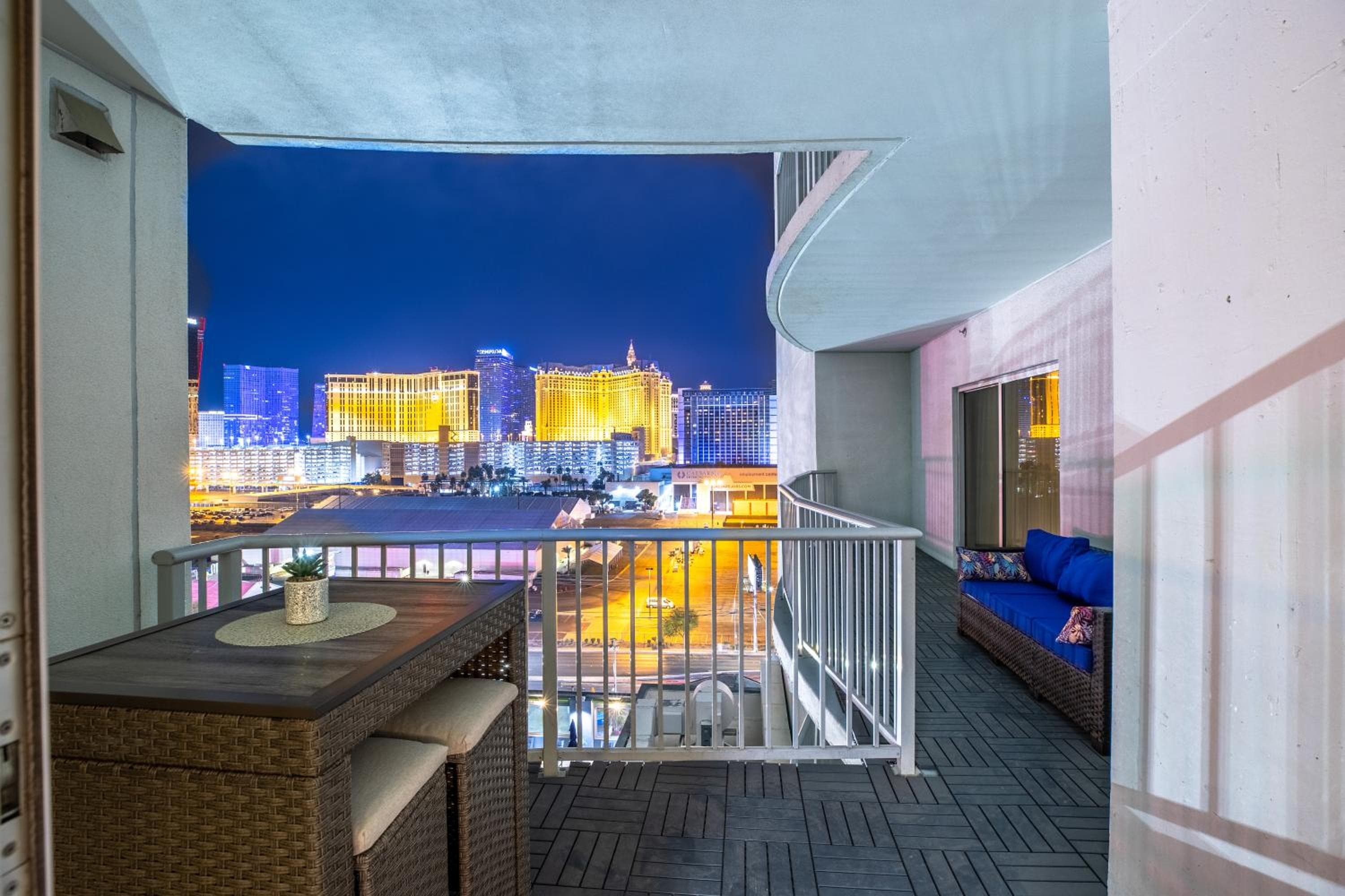 Suite Penthouse de 2100 pies cuadrados con vistas al Strip. GIMNASIO EN LA PISCINA — 3