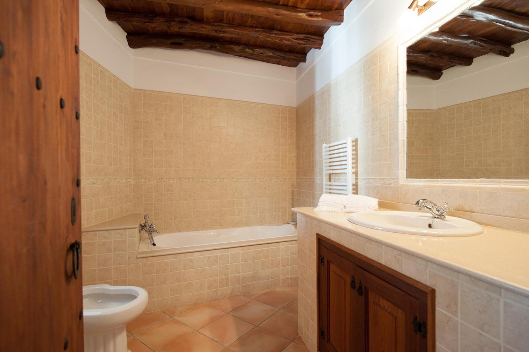Elegante Ibizan Finca Moderne und Klassische Merkmale Finca Aleece Santa Gertrudis — 11