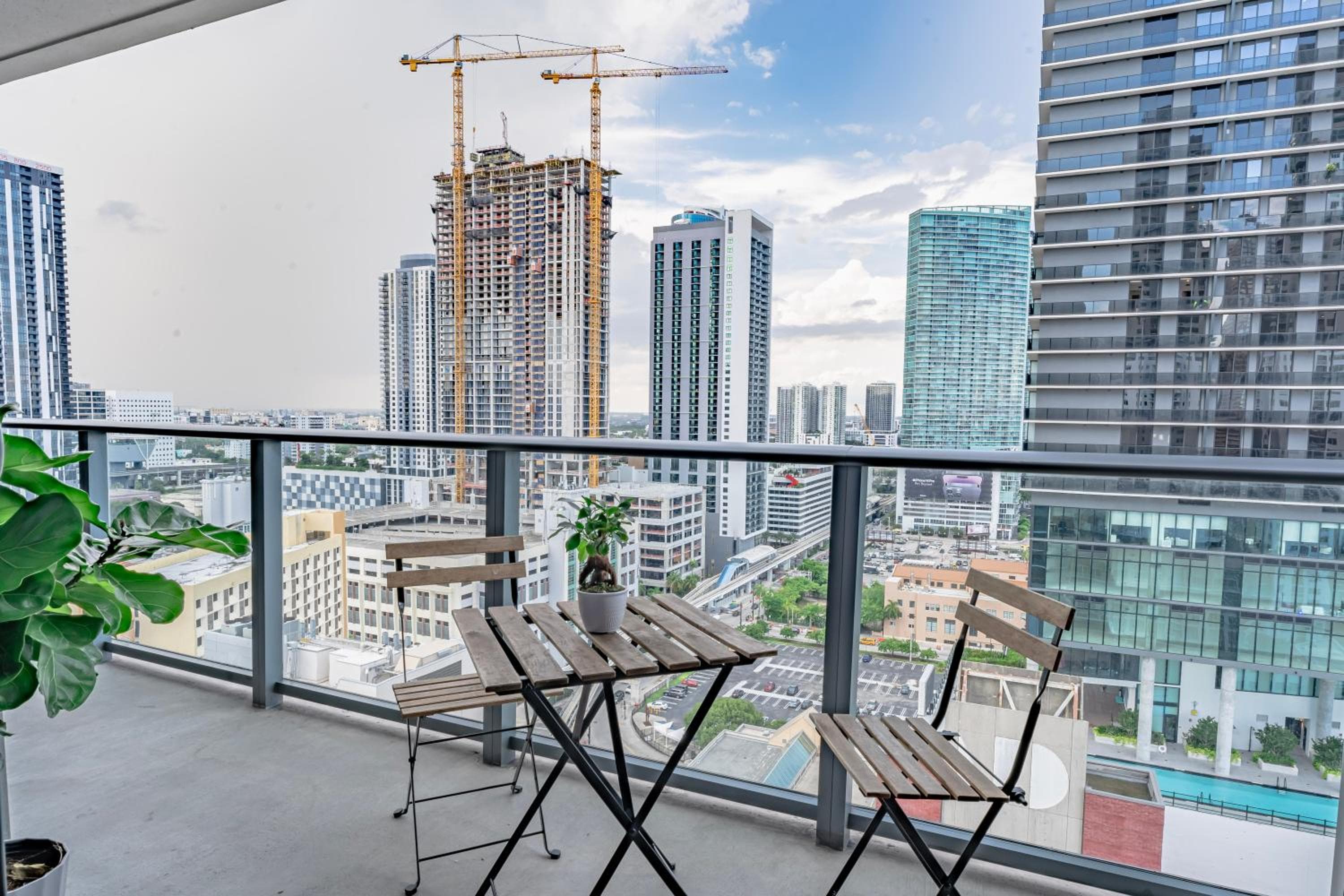 Luxurious 2-Bed Apartment with Breathtaking Bay views!! — 22