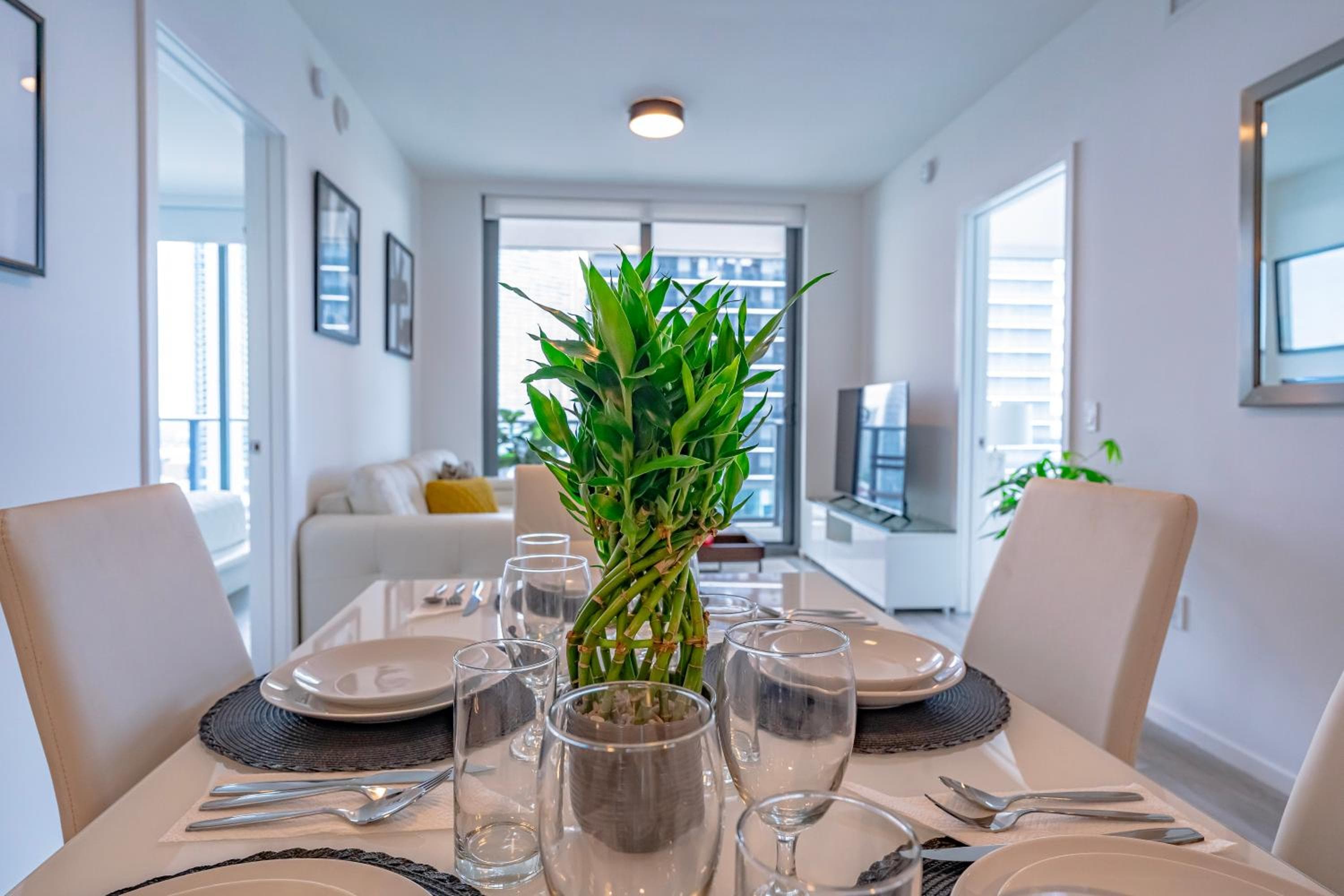 Luxurious 2-Bed Apartment with Breathtaking Bay views!! — 29