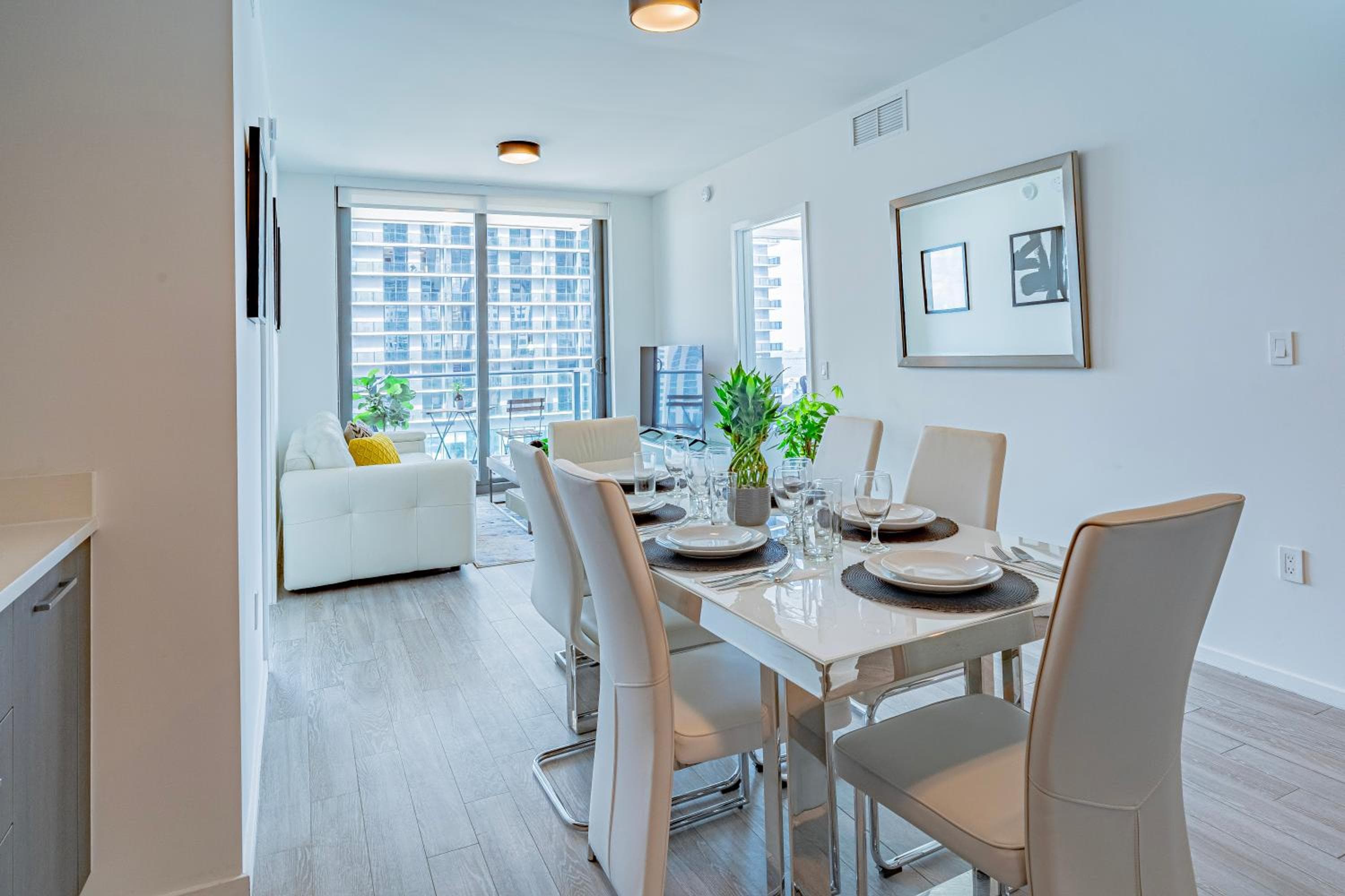 Luxurious 2-Bed Apartment with Breathtaking Bay views!! — 21