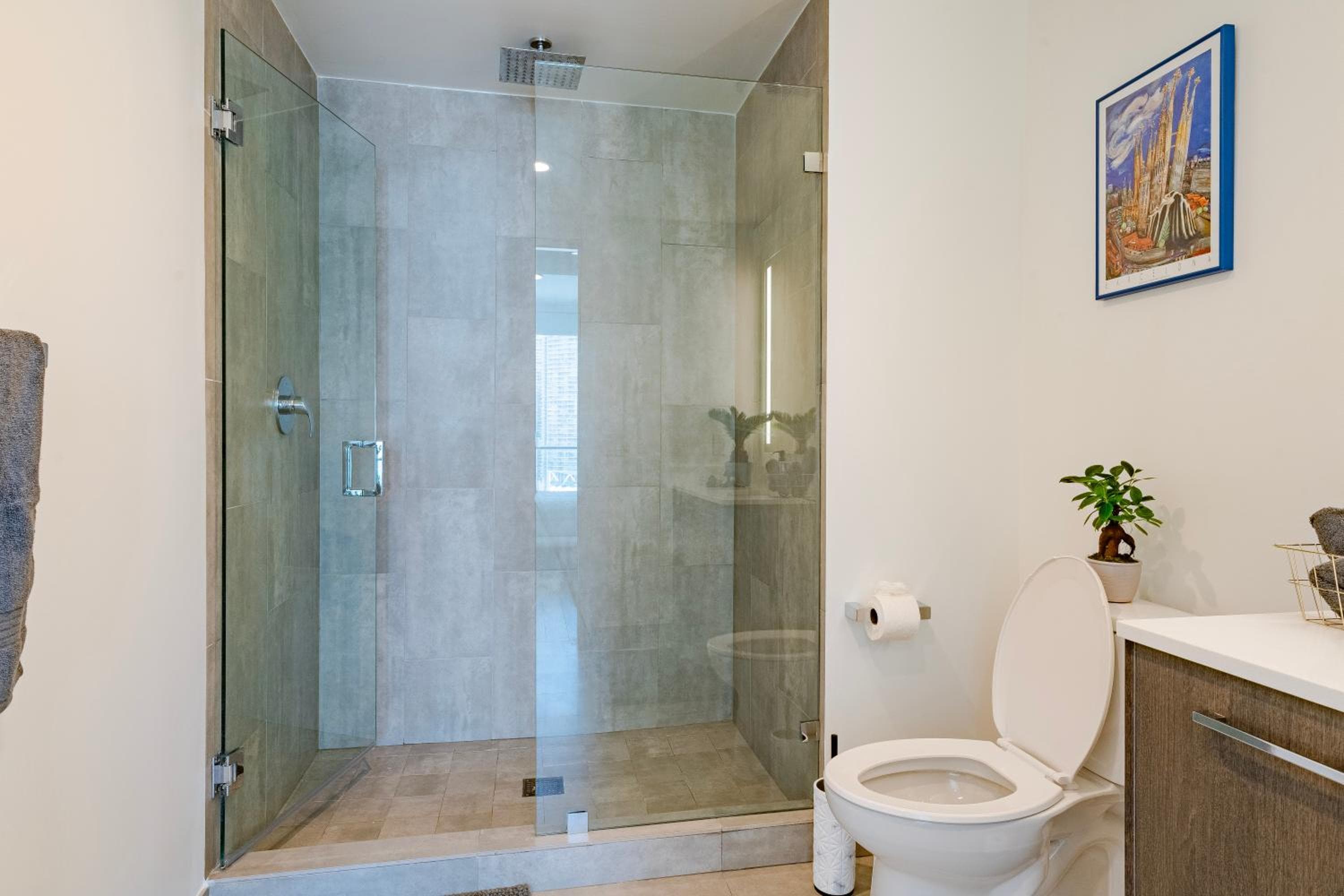 Luxurious 2-Bed Apartment with Breathtaking Bay views!! — 20