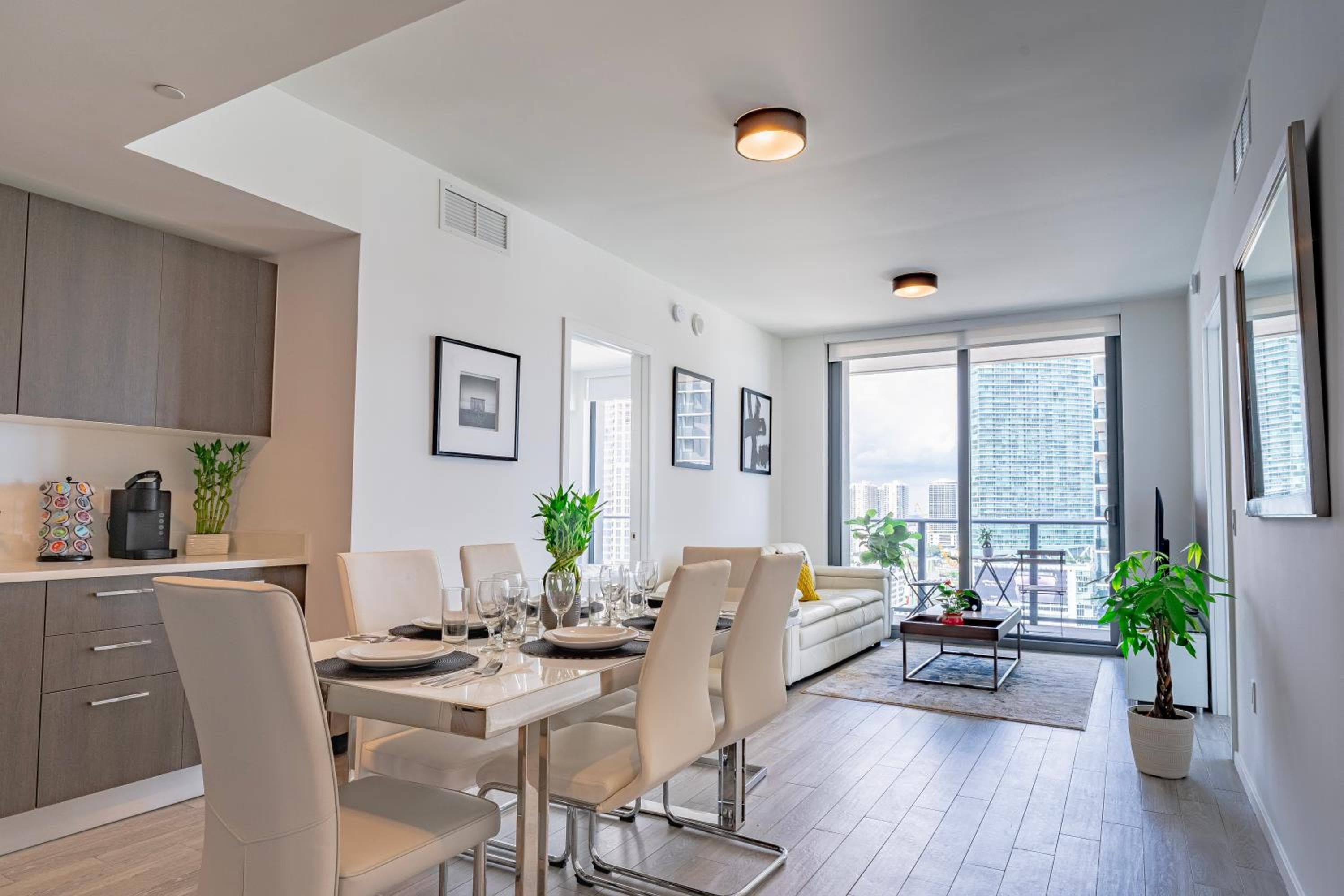 Luxurious 2-Bed Apartment with Breathtaking Bay views!! — 2