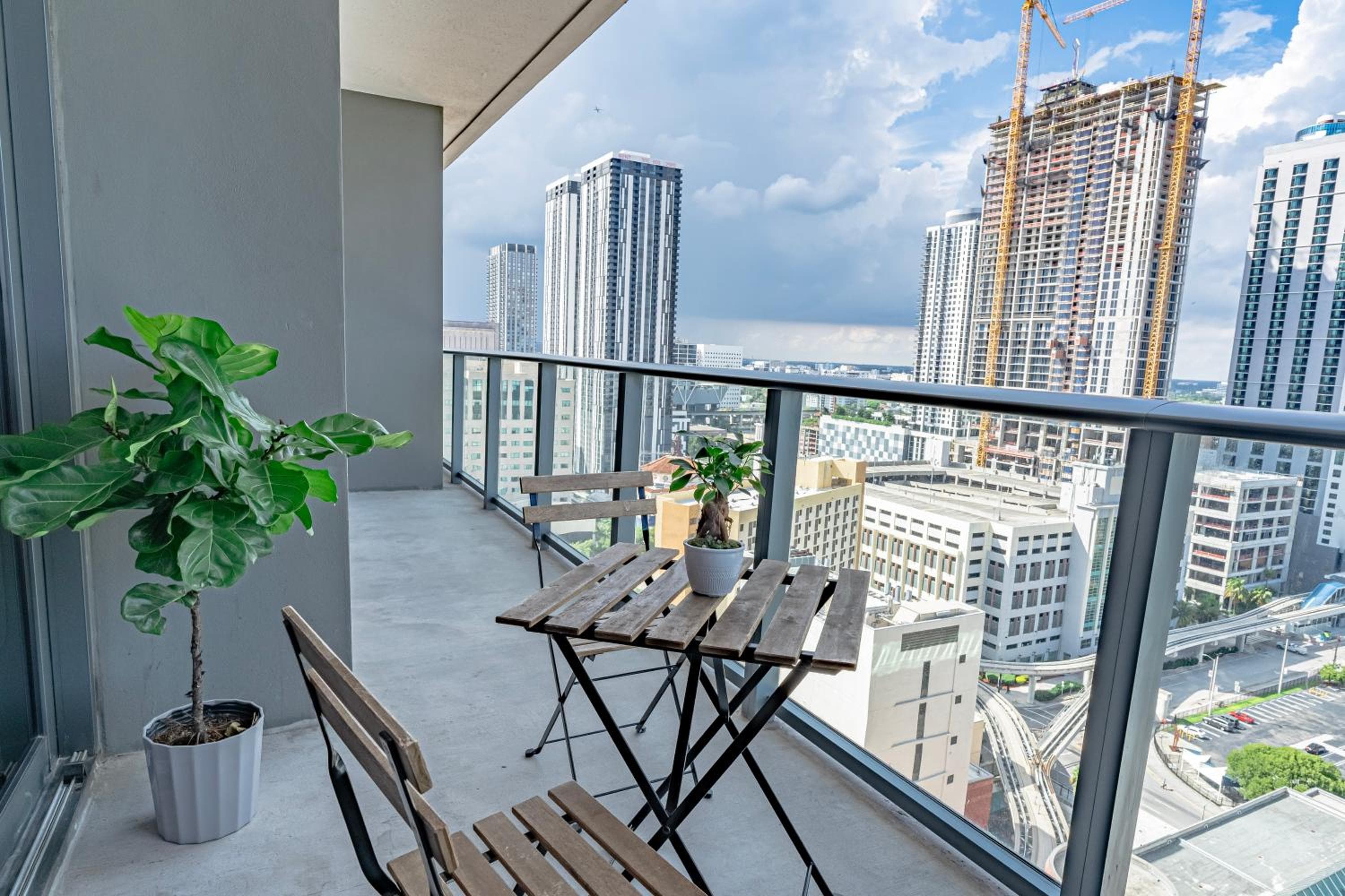 Luxurious 2-Bed Apartment with Breathtaking Bay views!! — 2