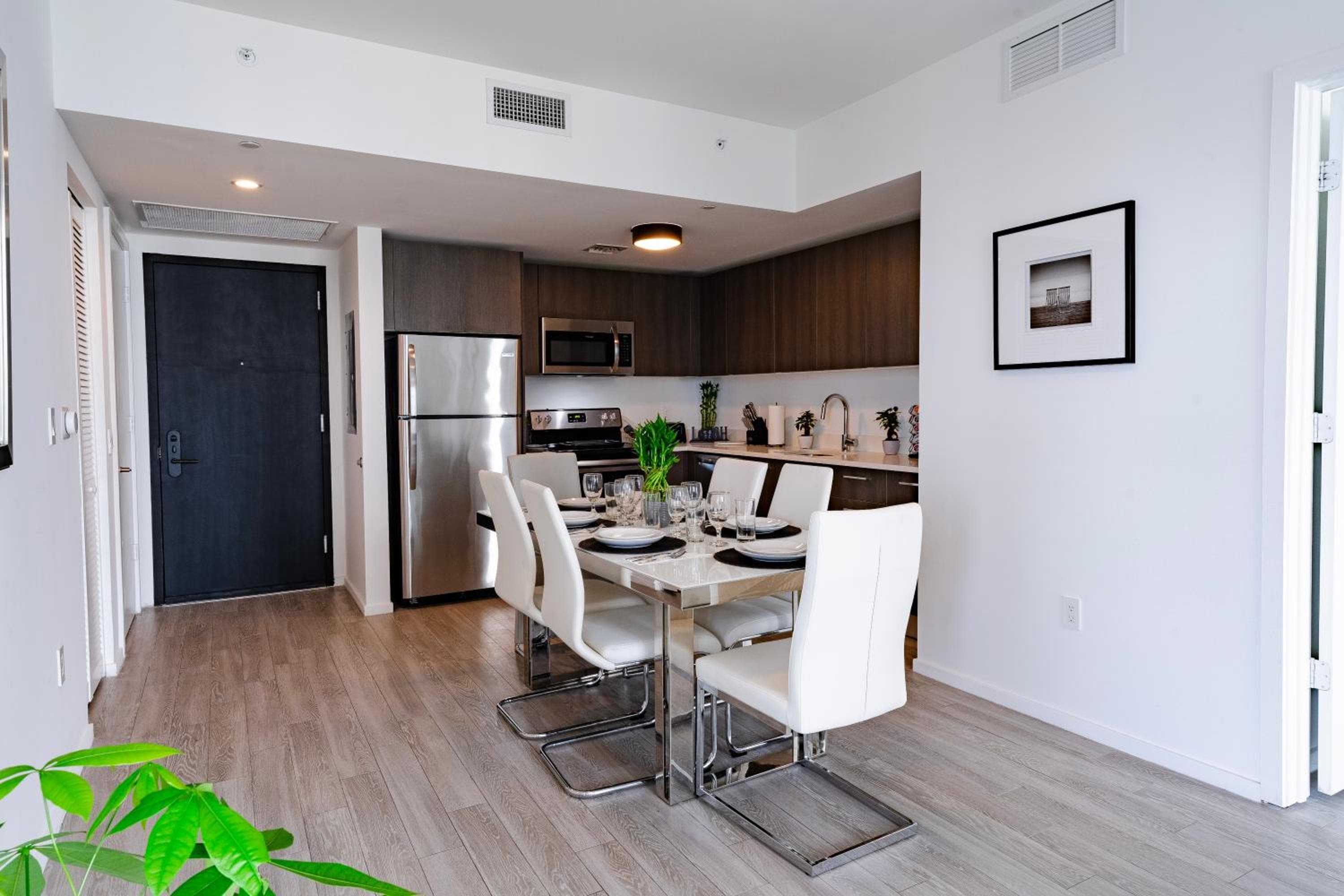 Luxurious 2-Bed Apartment with Breathtaking Bay views!! — 16