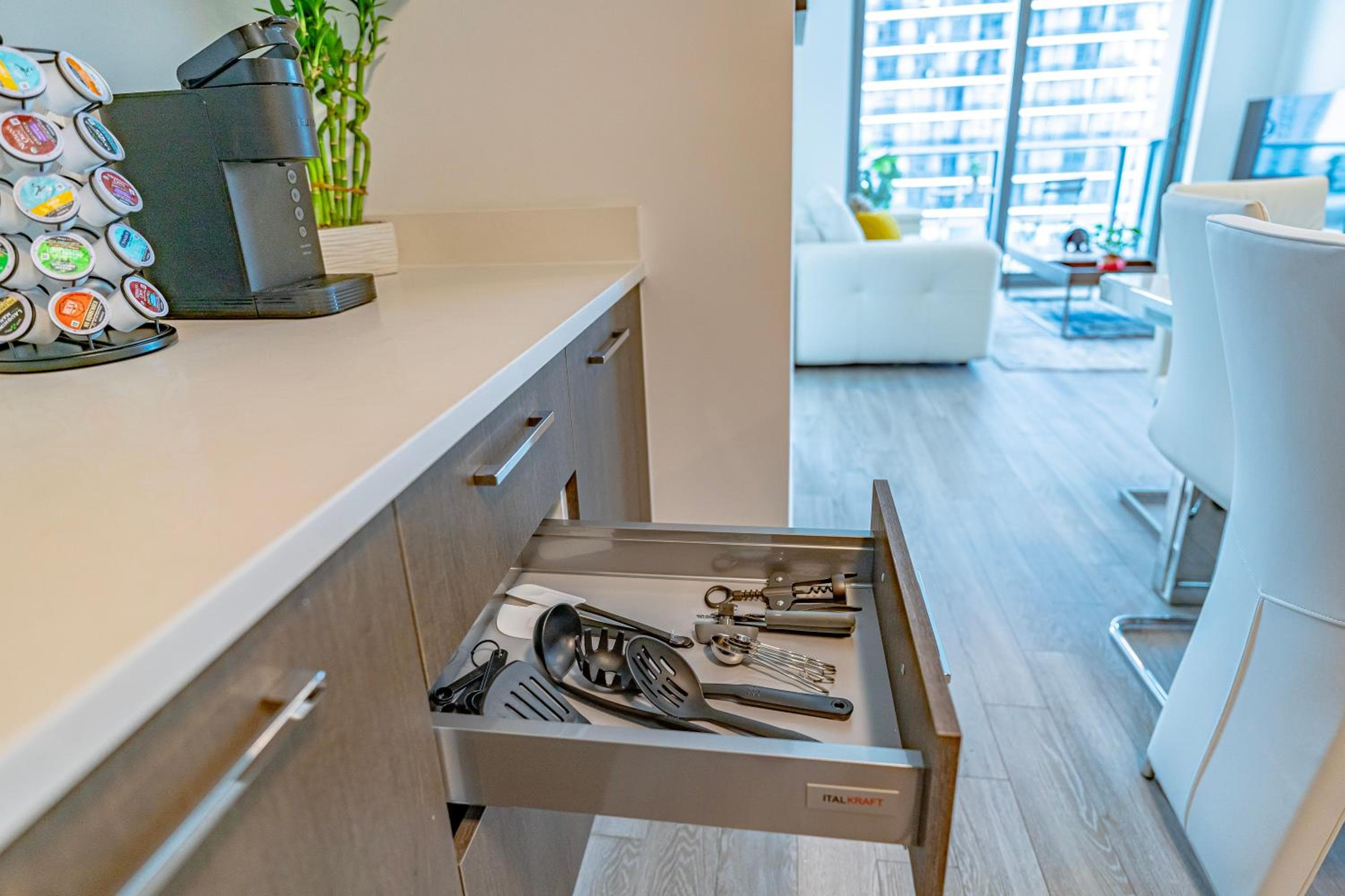 Luxurious 2-Bed Apartment with Breathtaking Bay views!! — 22