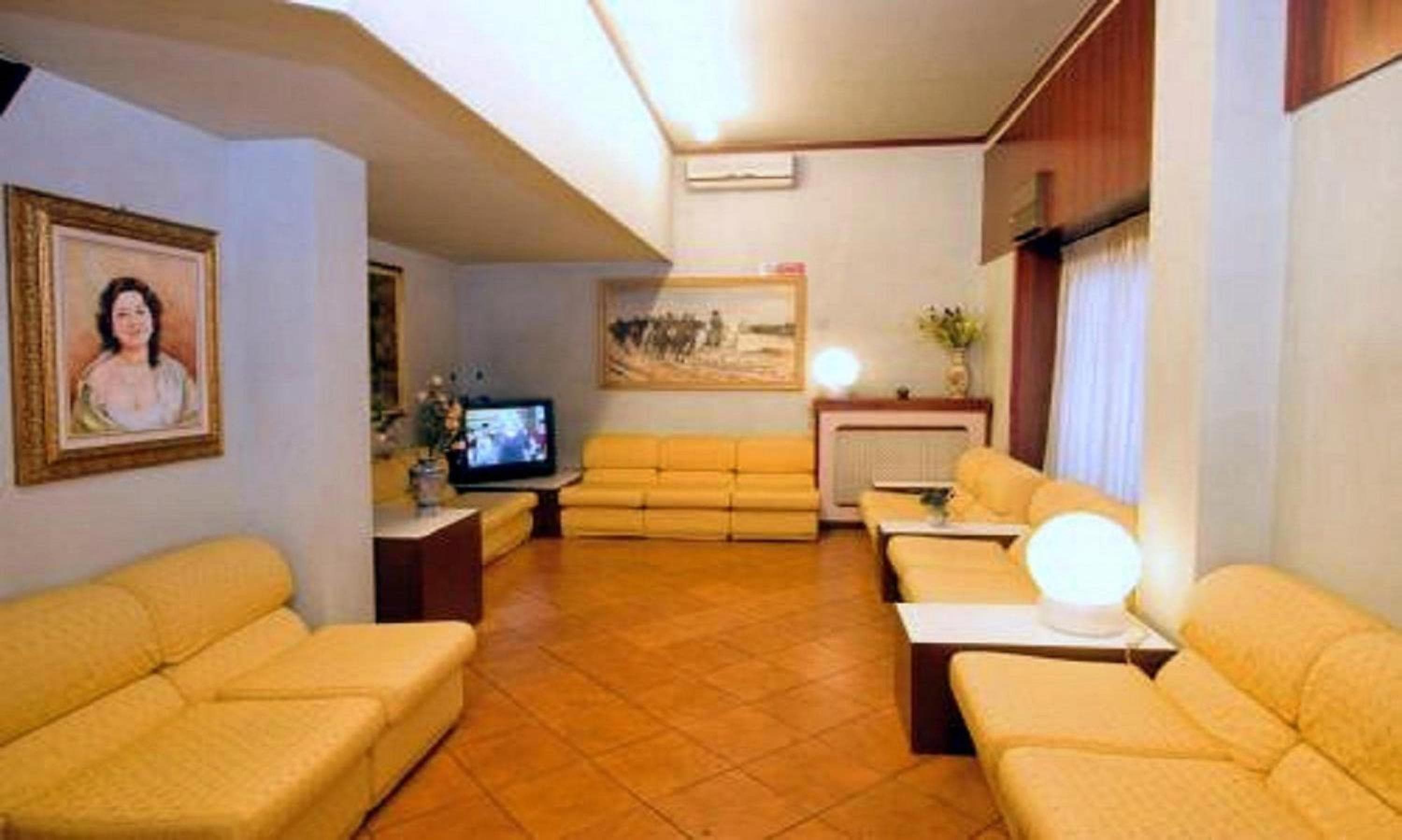 Pequeño hotel — 15