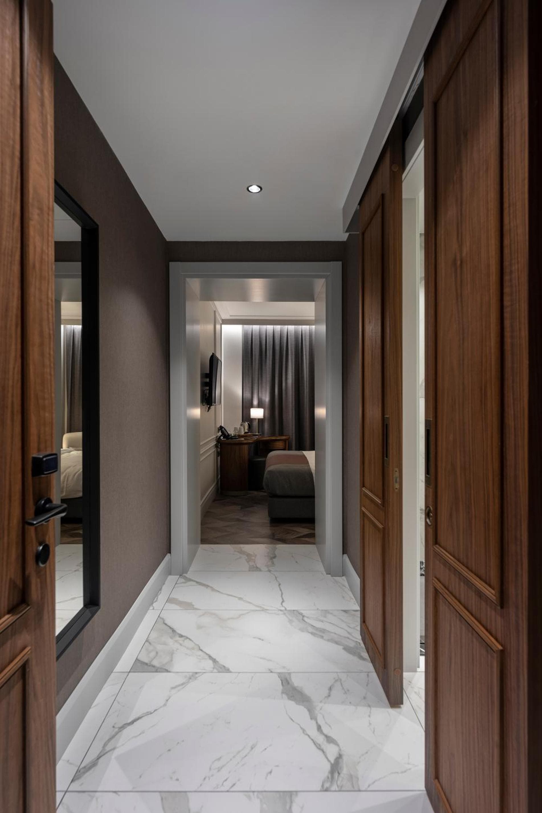 Livro Hotel — 24