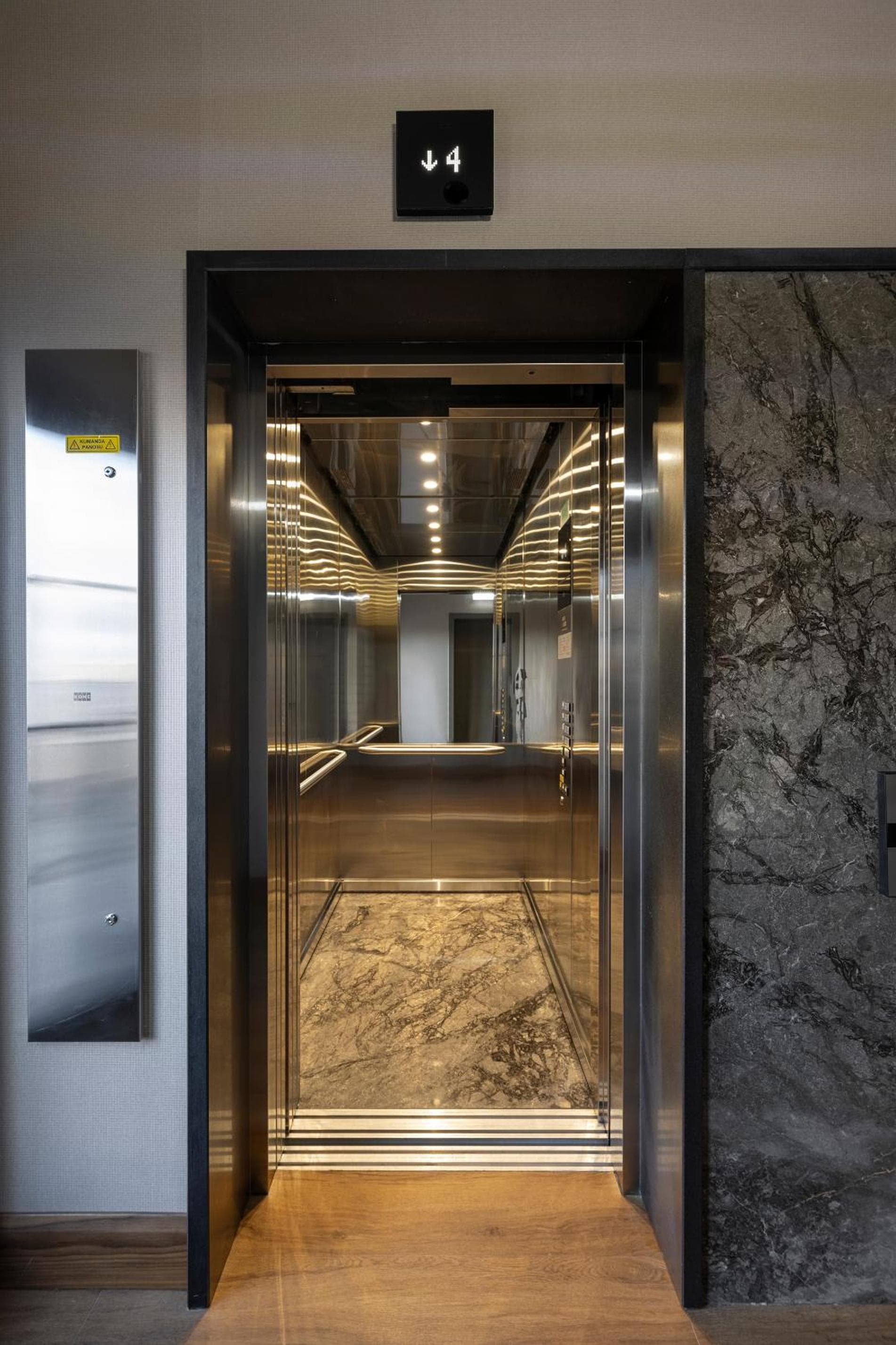 Livro Hotel — 8