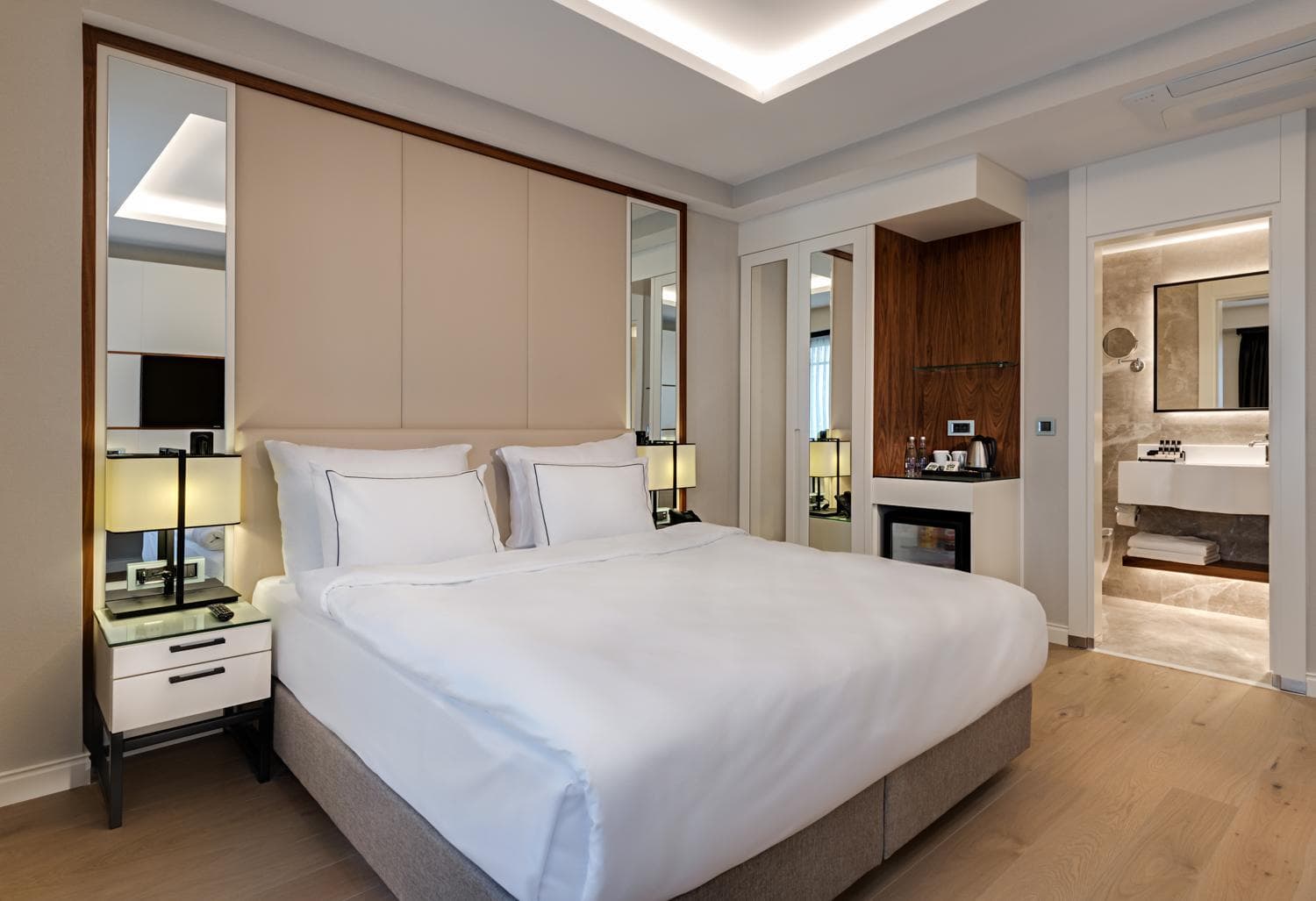Gleam Collection Hotel — 16