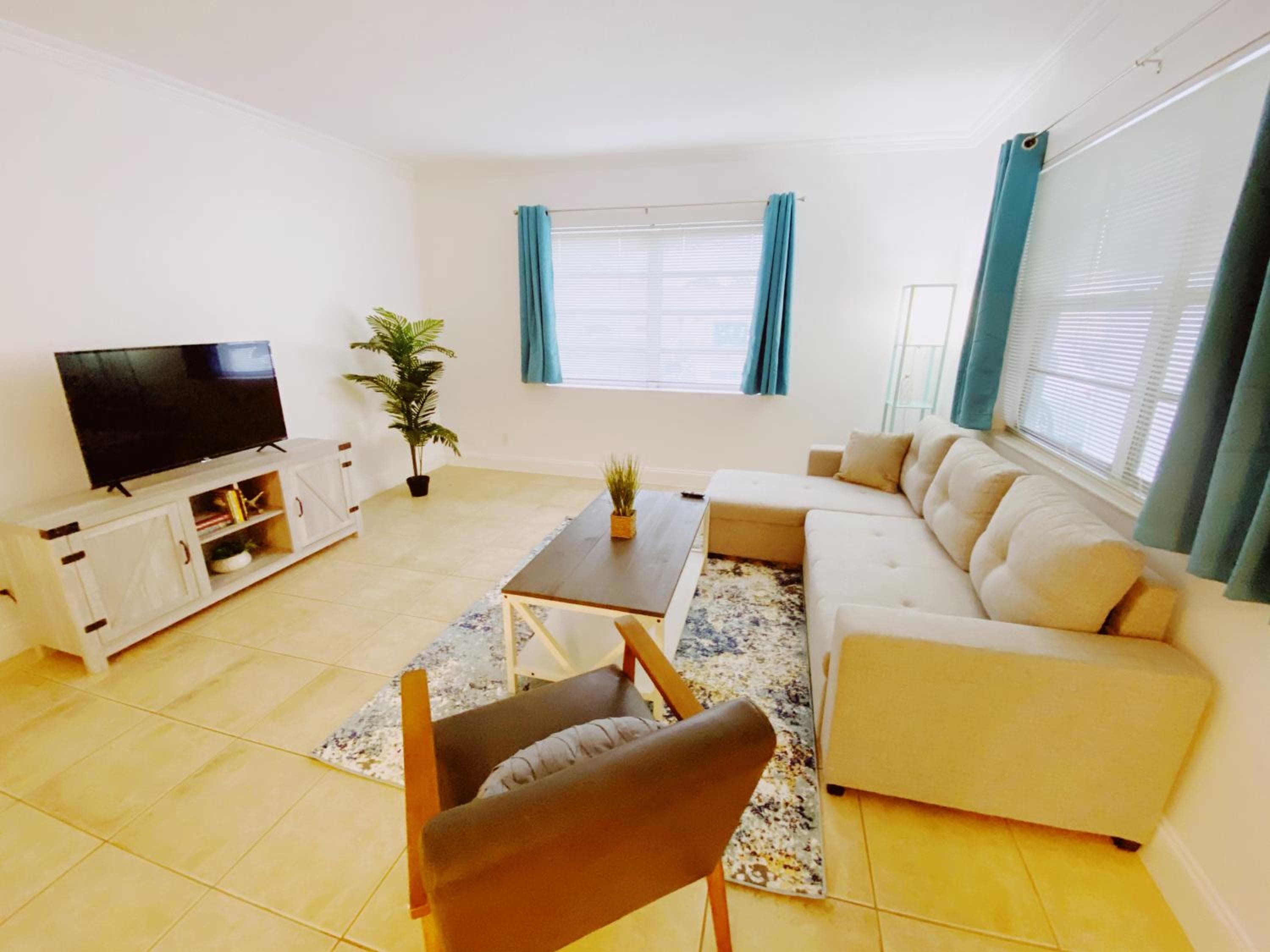 Bayview Regency Apartments By Lowkl — 25