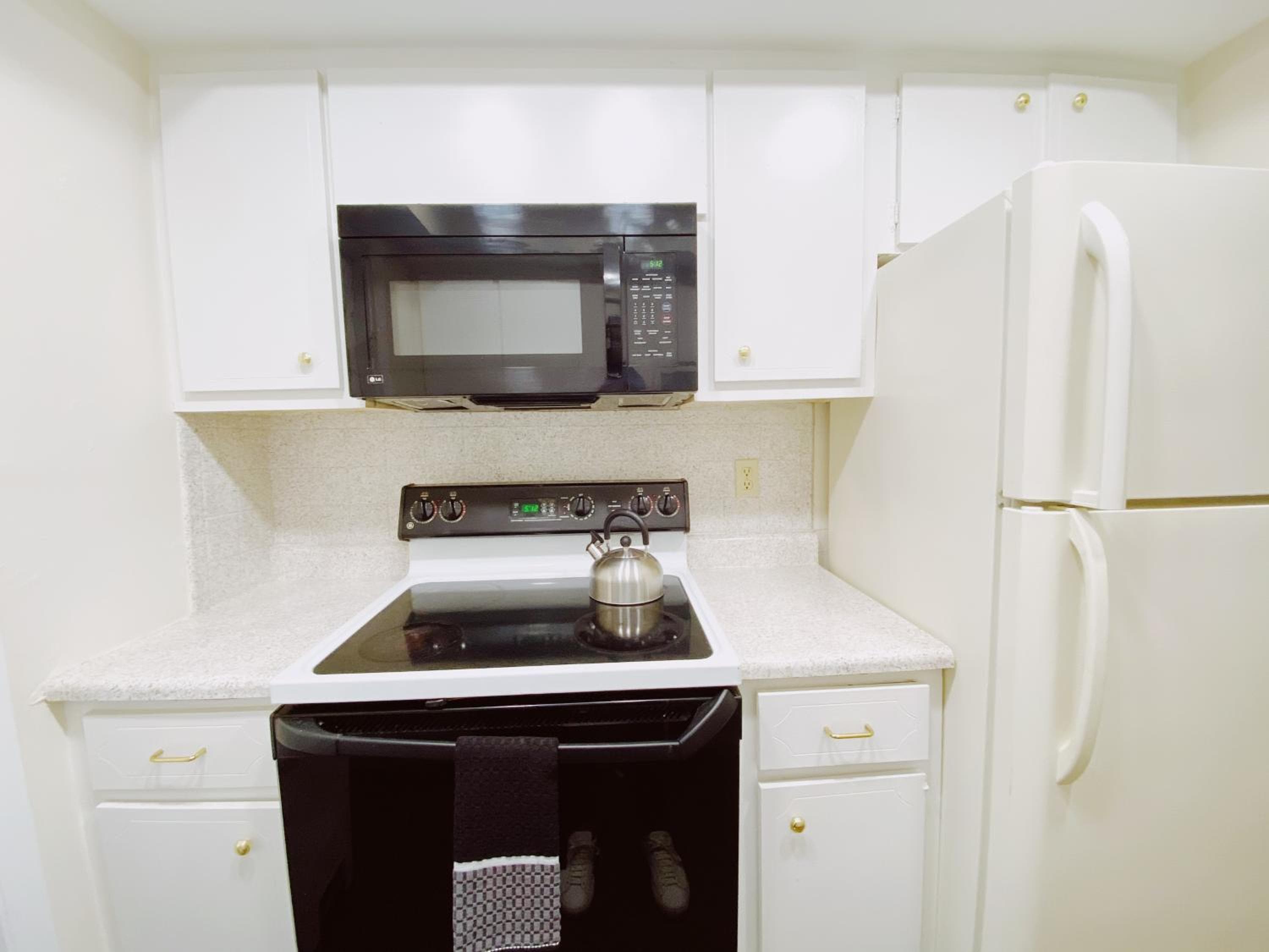 Bayview Regency Apartments By Lowkl — 12
