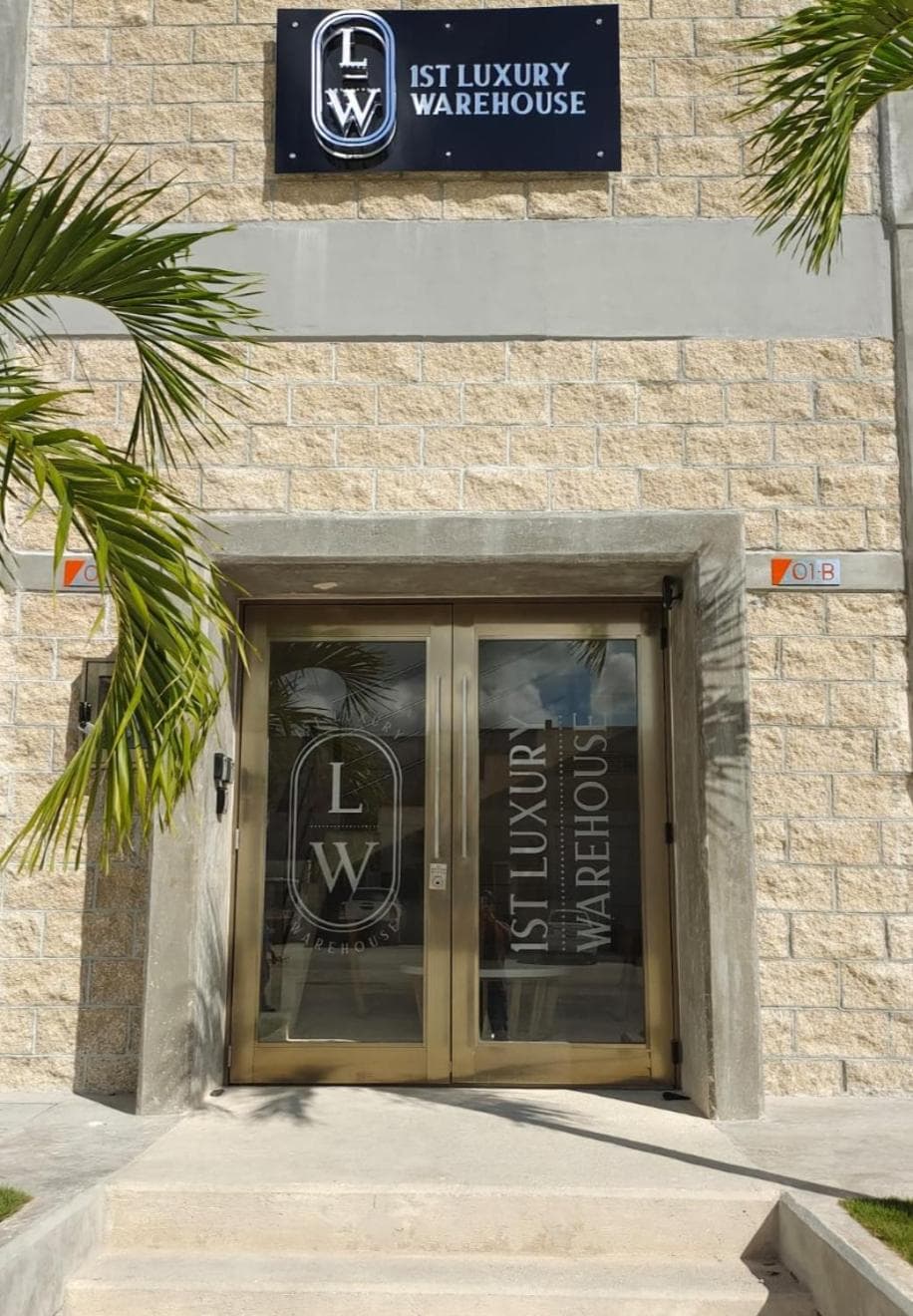1st Luxury Warehouse — 1