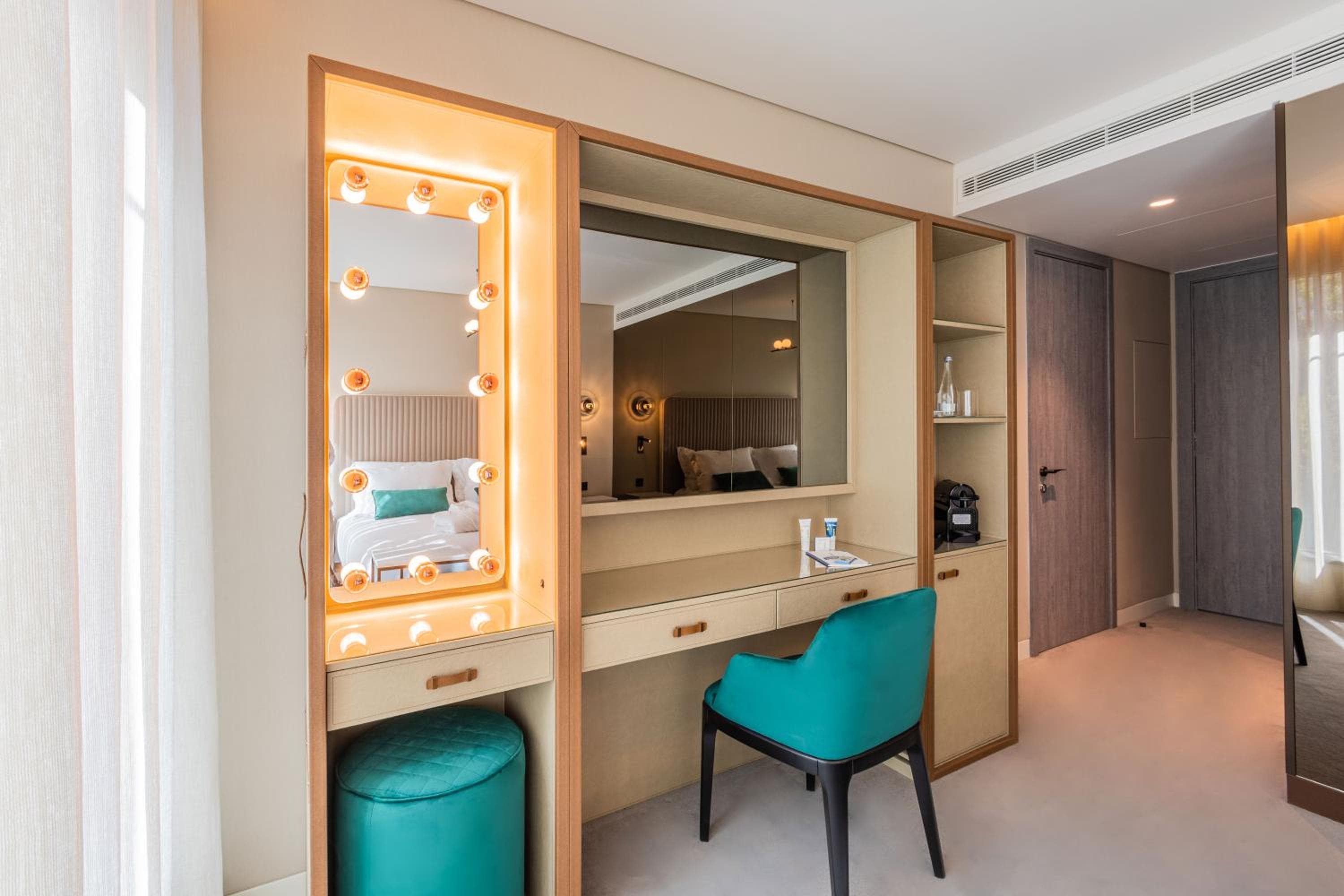 LUSTER Hotel — 30