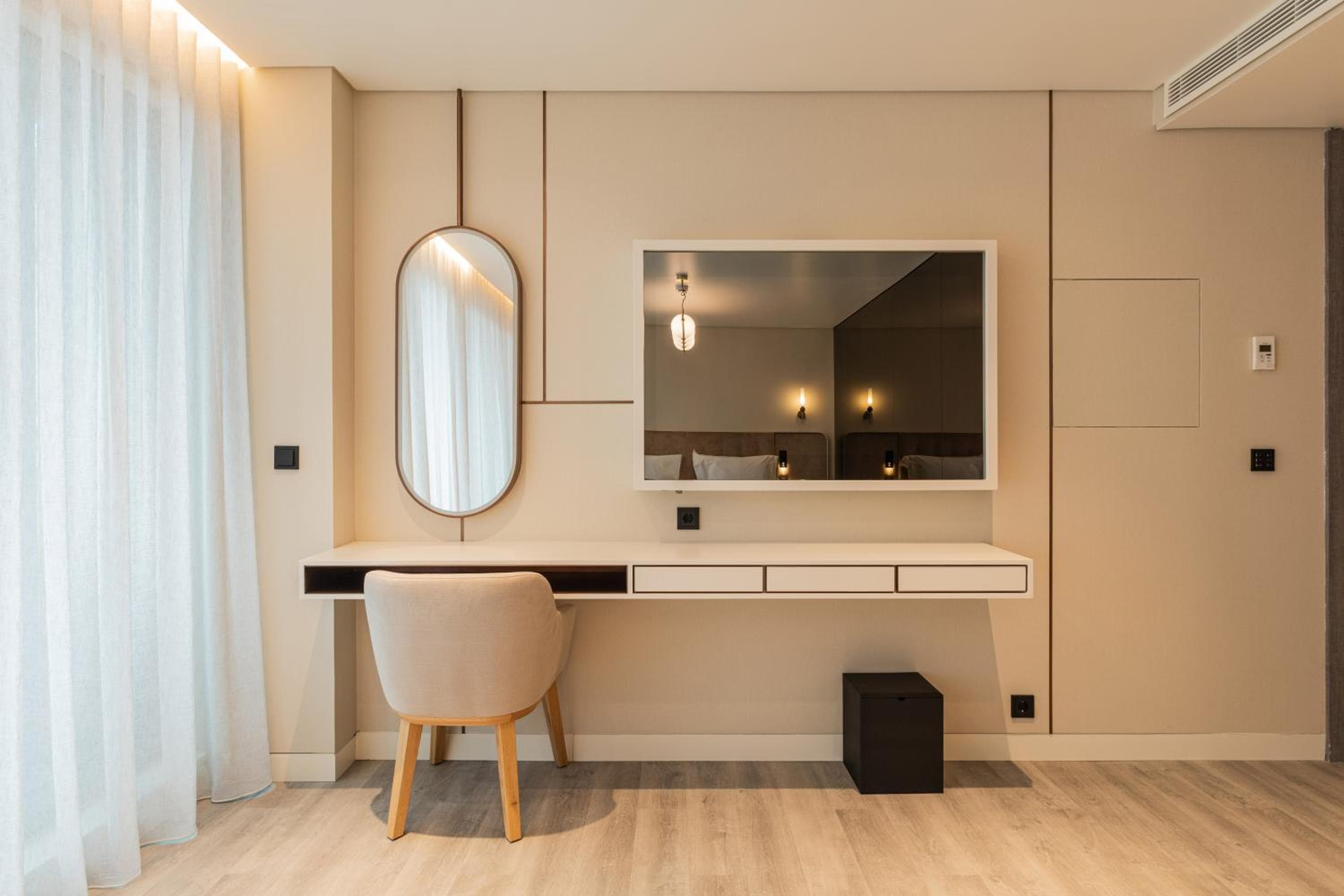 LUSTER Hotel — 28