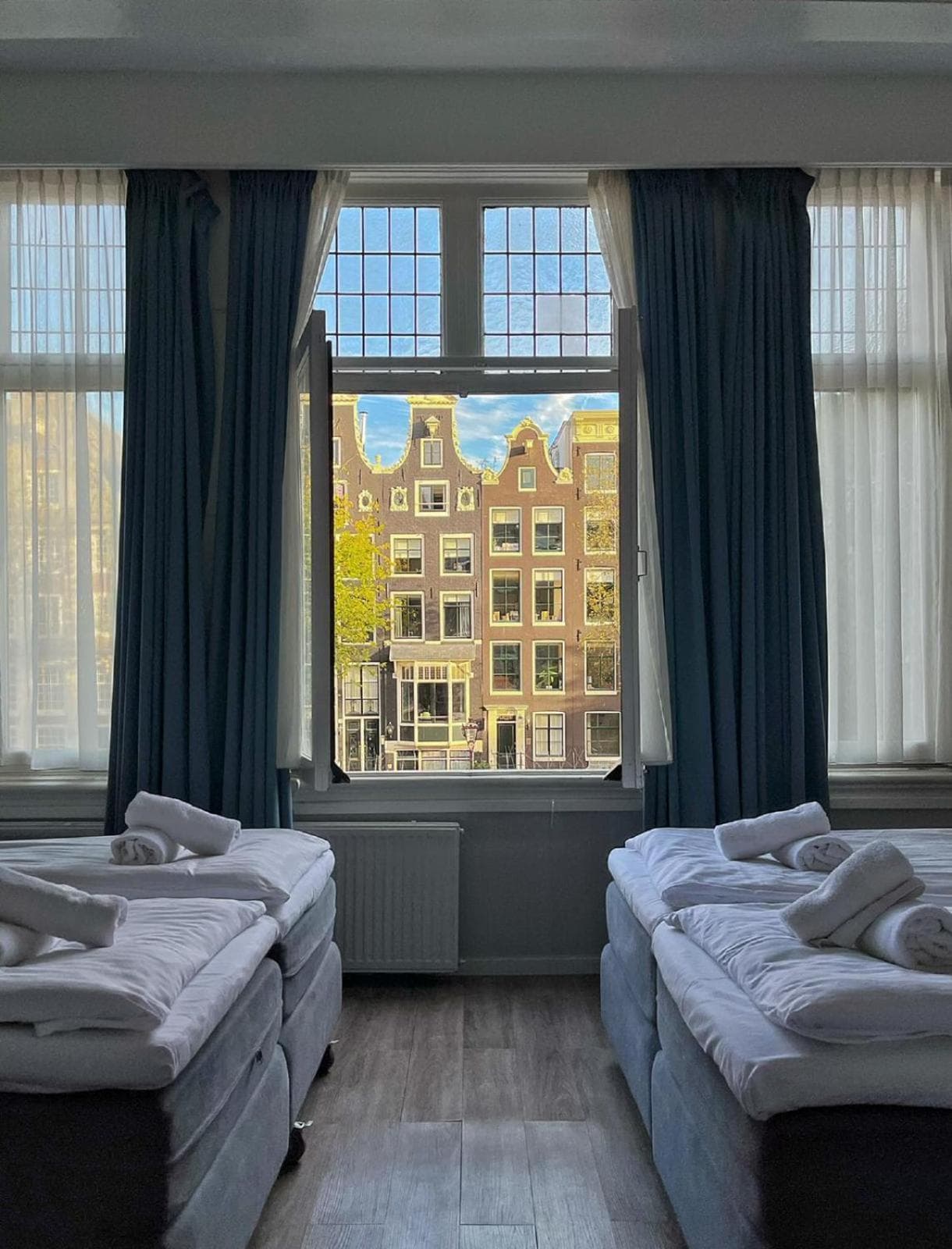 Facade Hotel Amsterdam — 14
