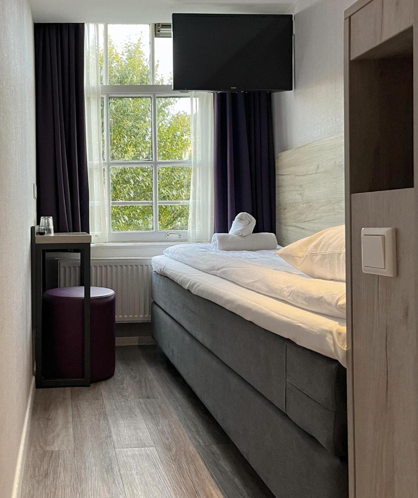 Facade Hotel Amsterdam — 15