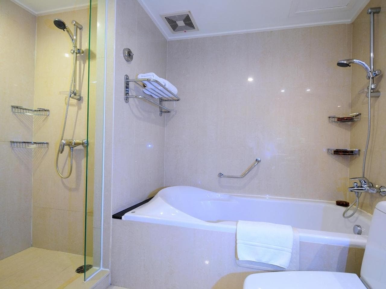 Centre Point Sukhumvit 10 — 16