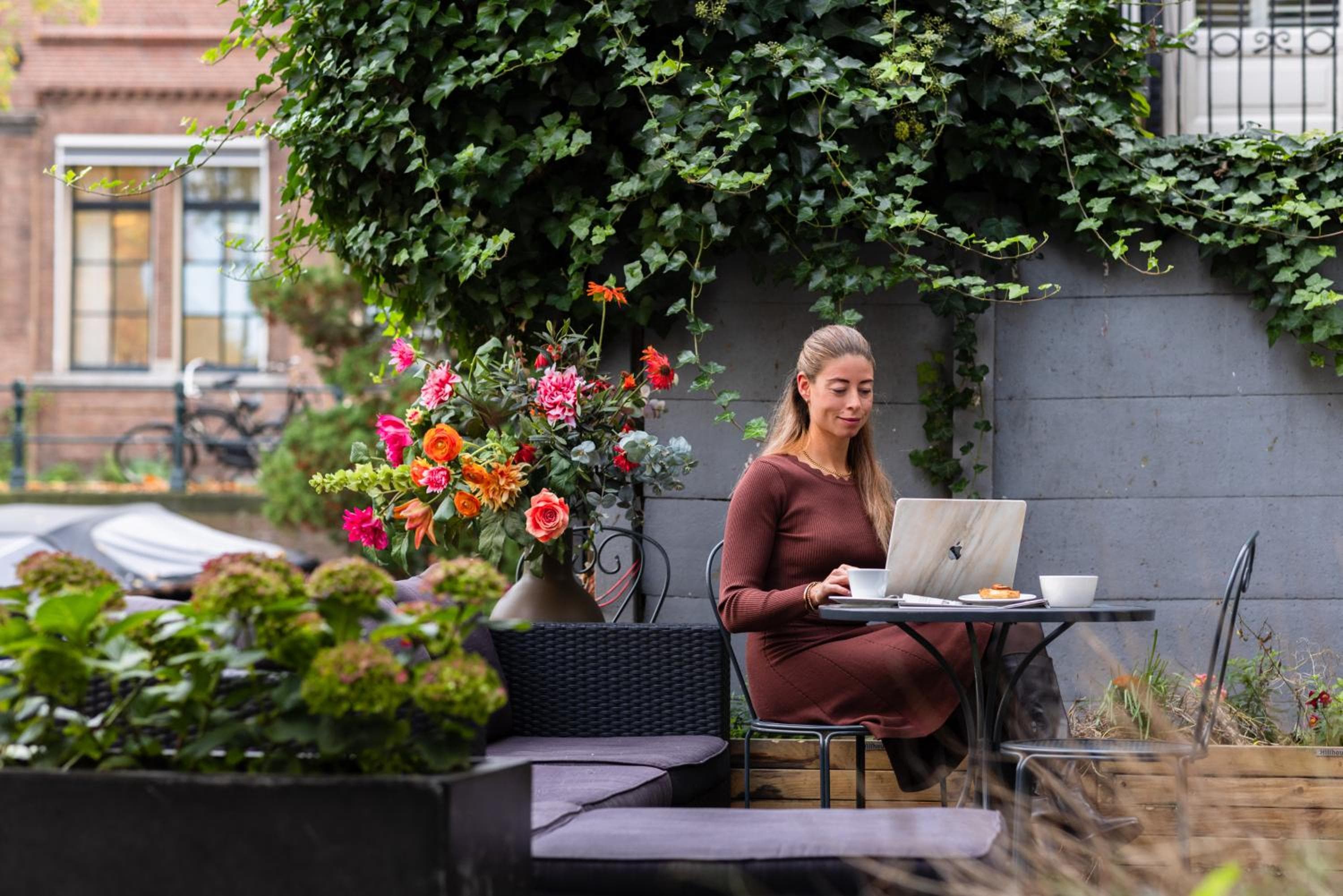 Amsterdam Canal Hotel — 21