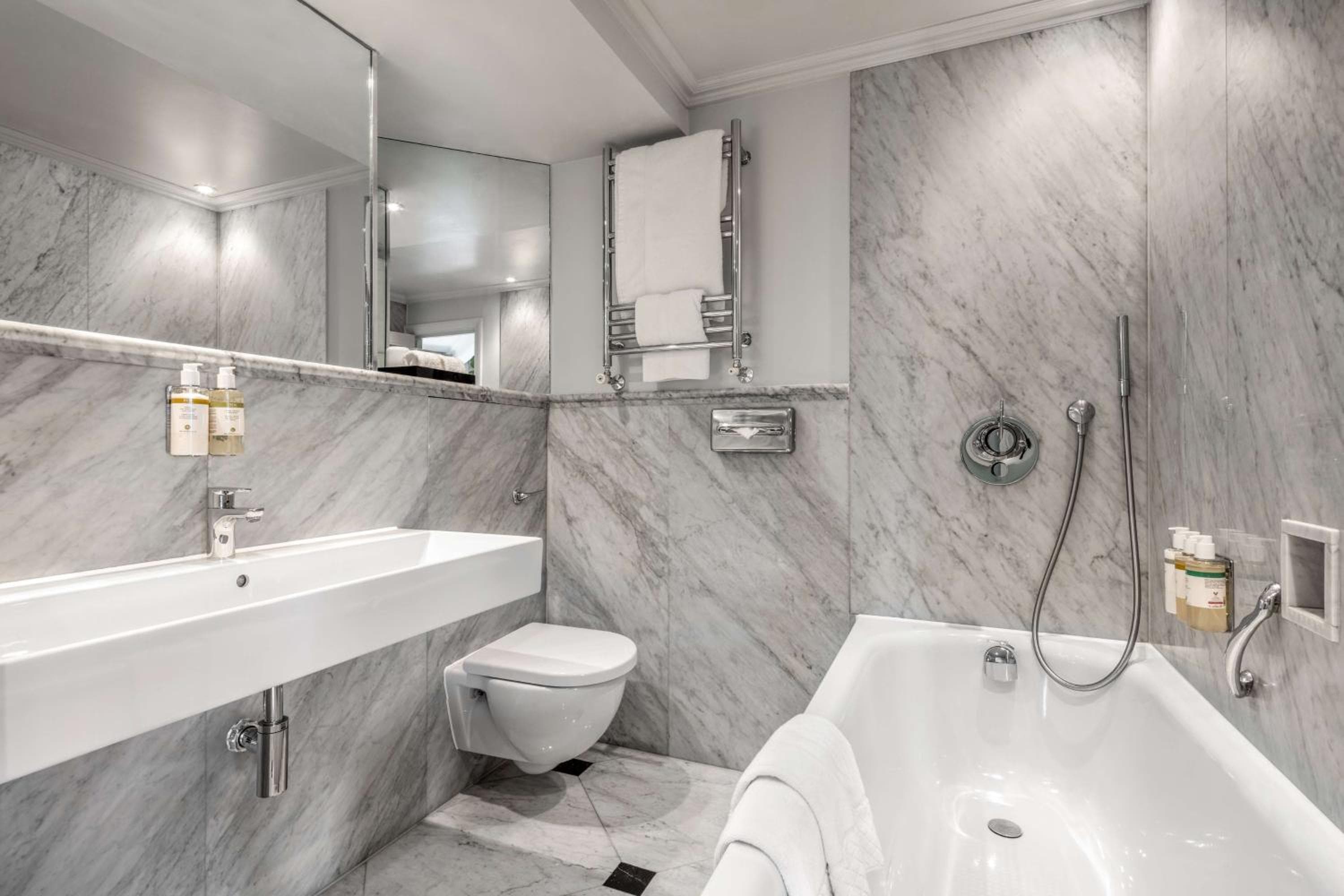 Radisson Blu Hotel, London Tottenham Court Road — 26