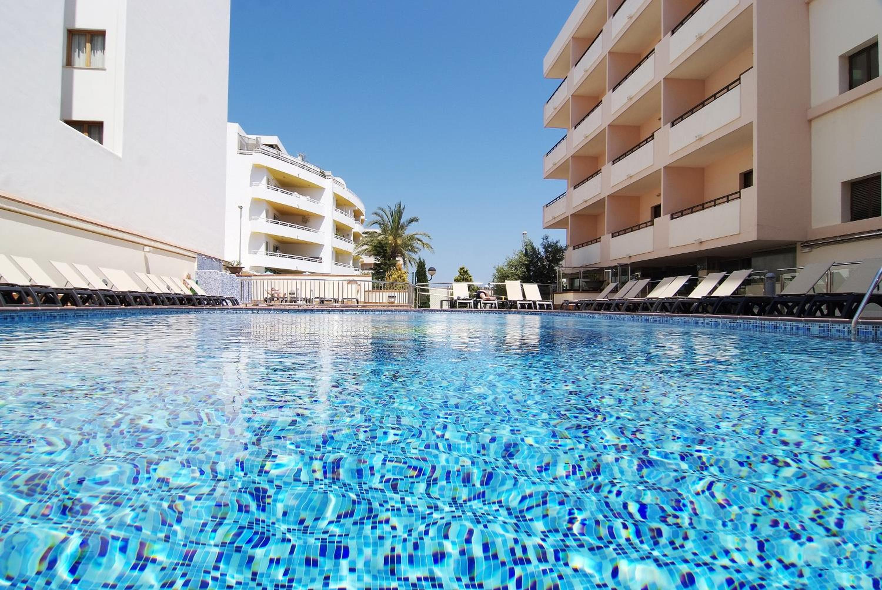 Visita l'Hotel La Cala — 19