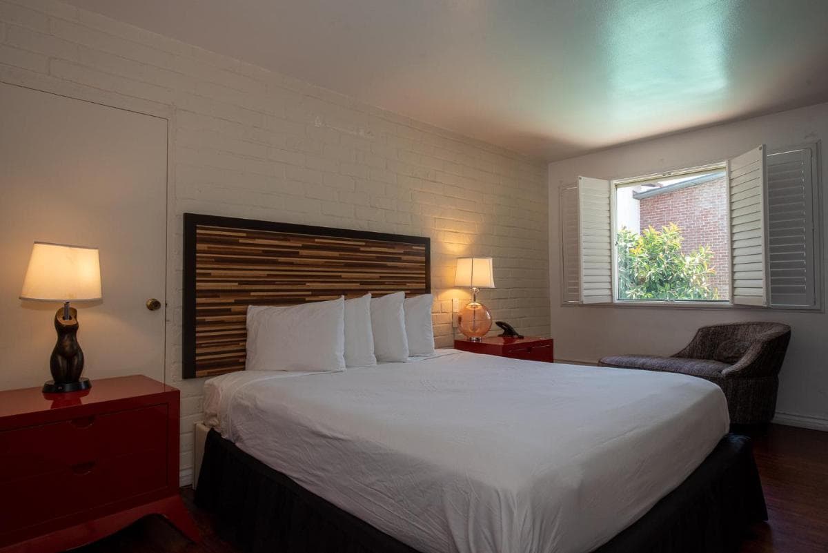 Hollywood Downtowner Inn — 4
