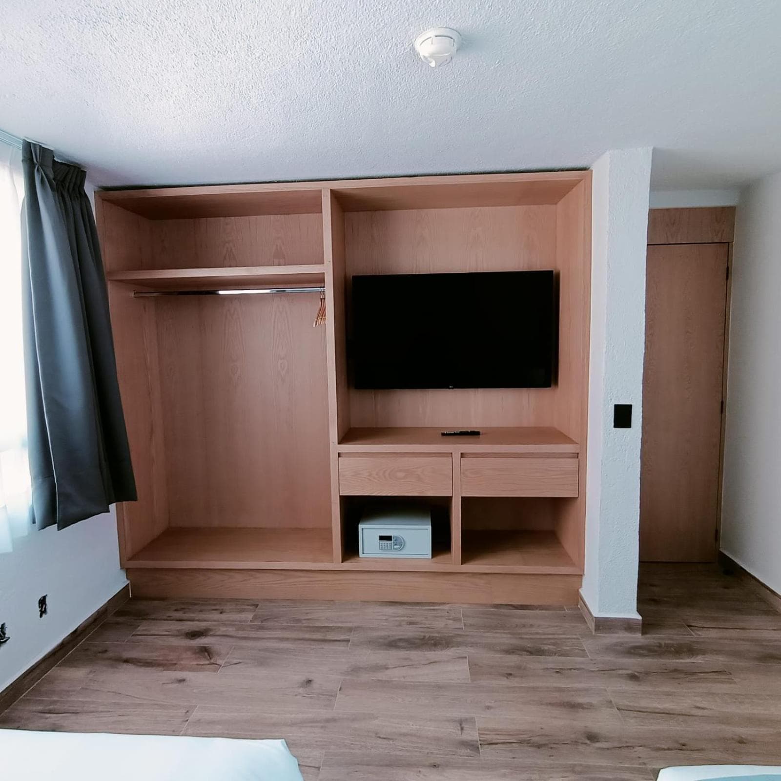 Sunrock Hotel & Suites — 6
