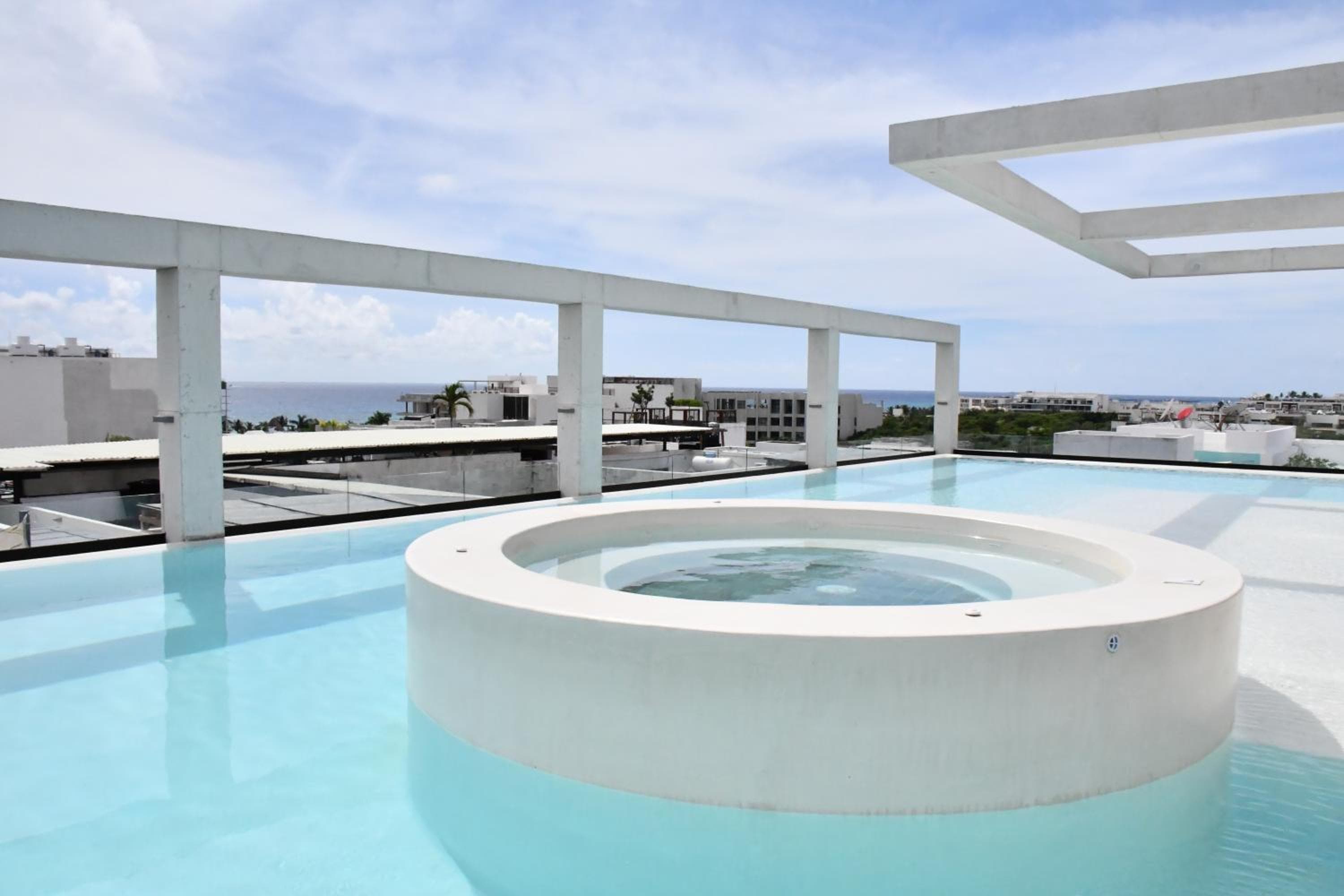 Ceren Luxury Apartments at Fifth Avenue by Spot Rentals — 8