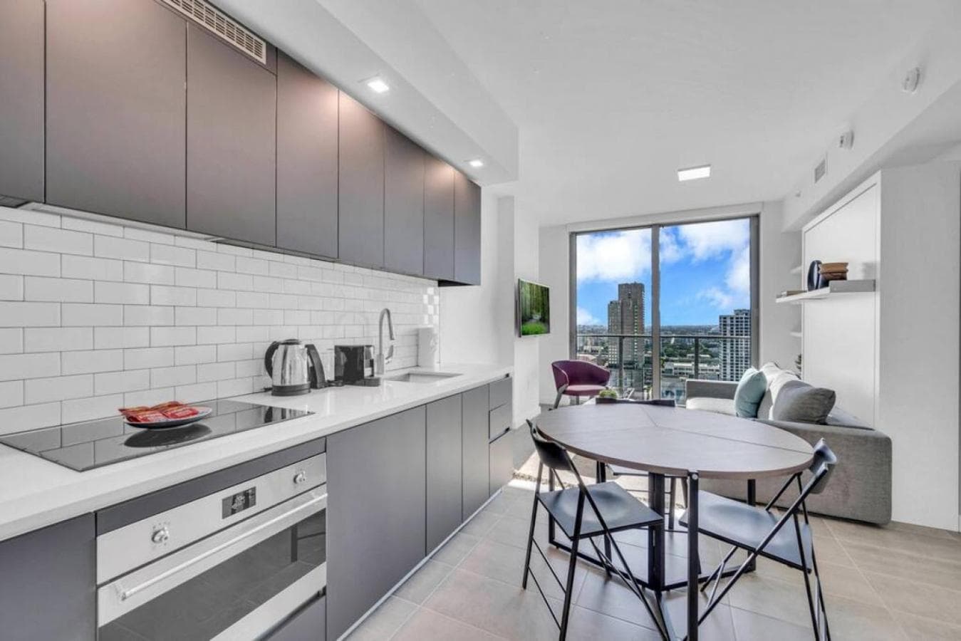 Modern 1 Bed Condo across from Bayside in Downtown — 17
