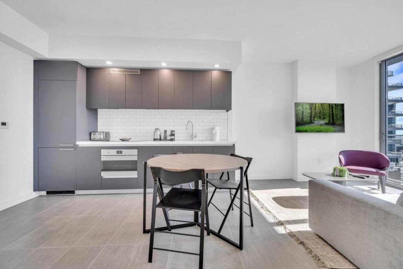Modern 1 Bed Condo across from Bayside in Downtown — 9