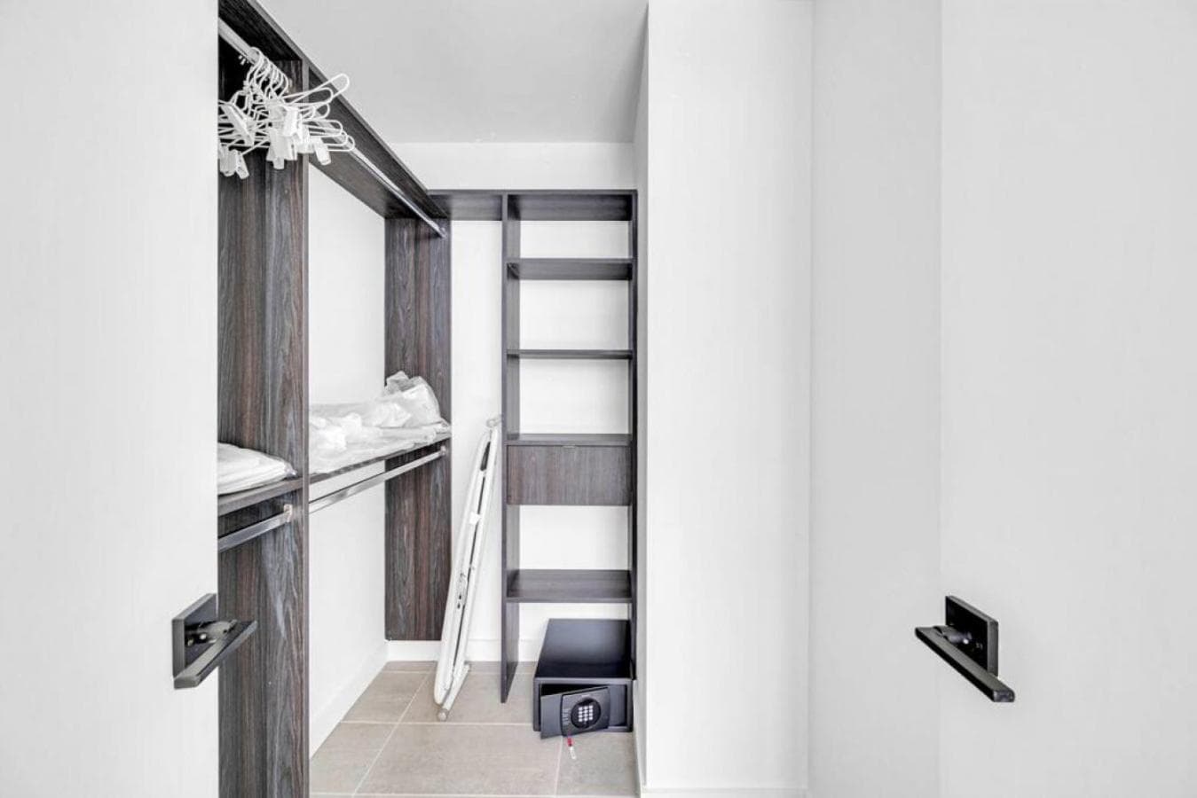 Modern 1 Bed Condo across from Bayside in Downtown — 13