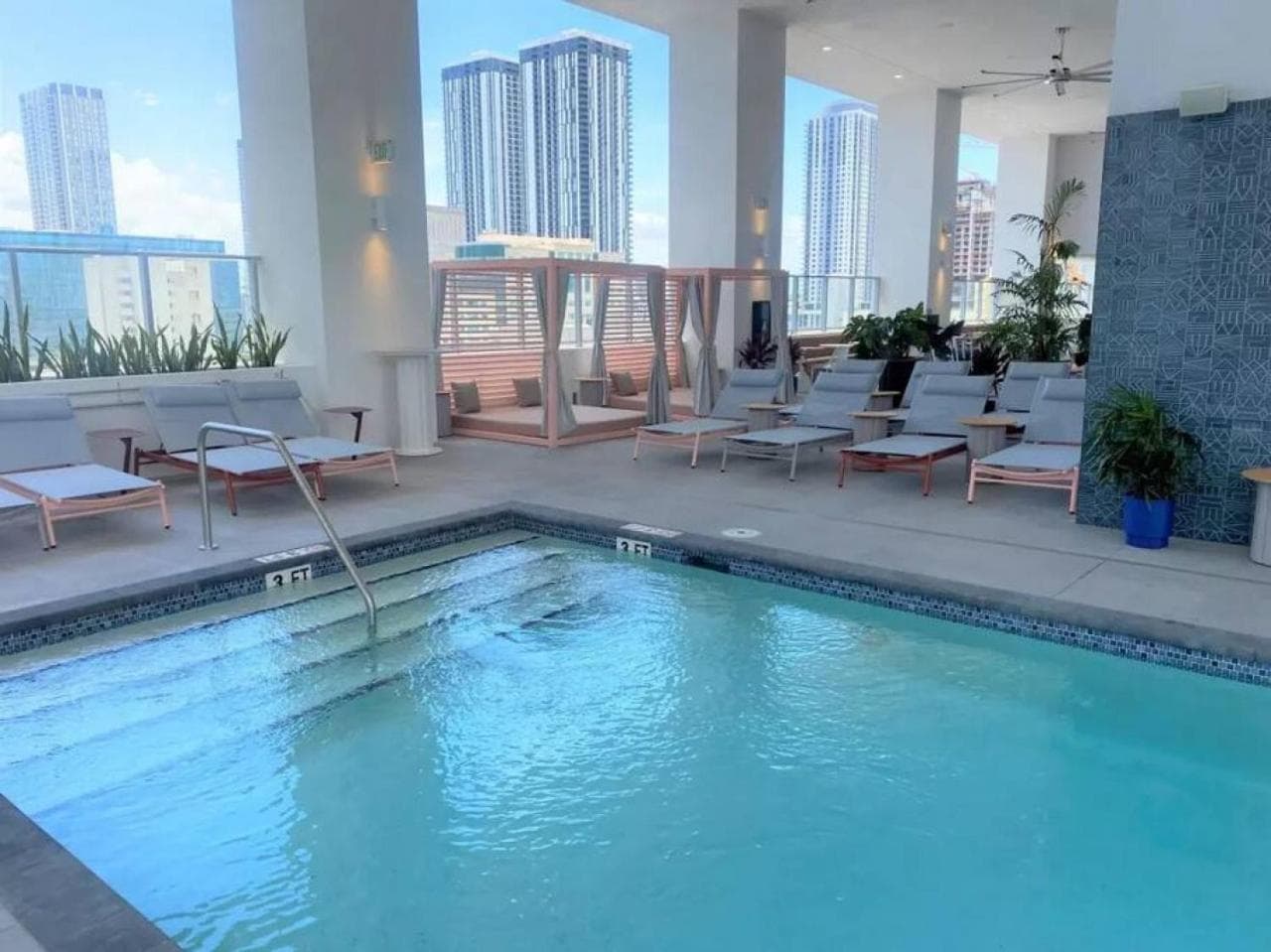 Modern 1 Bed Condo across from Bayside in Downtown — 2