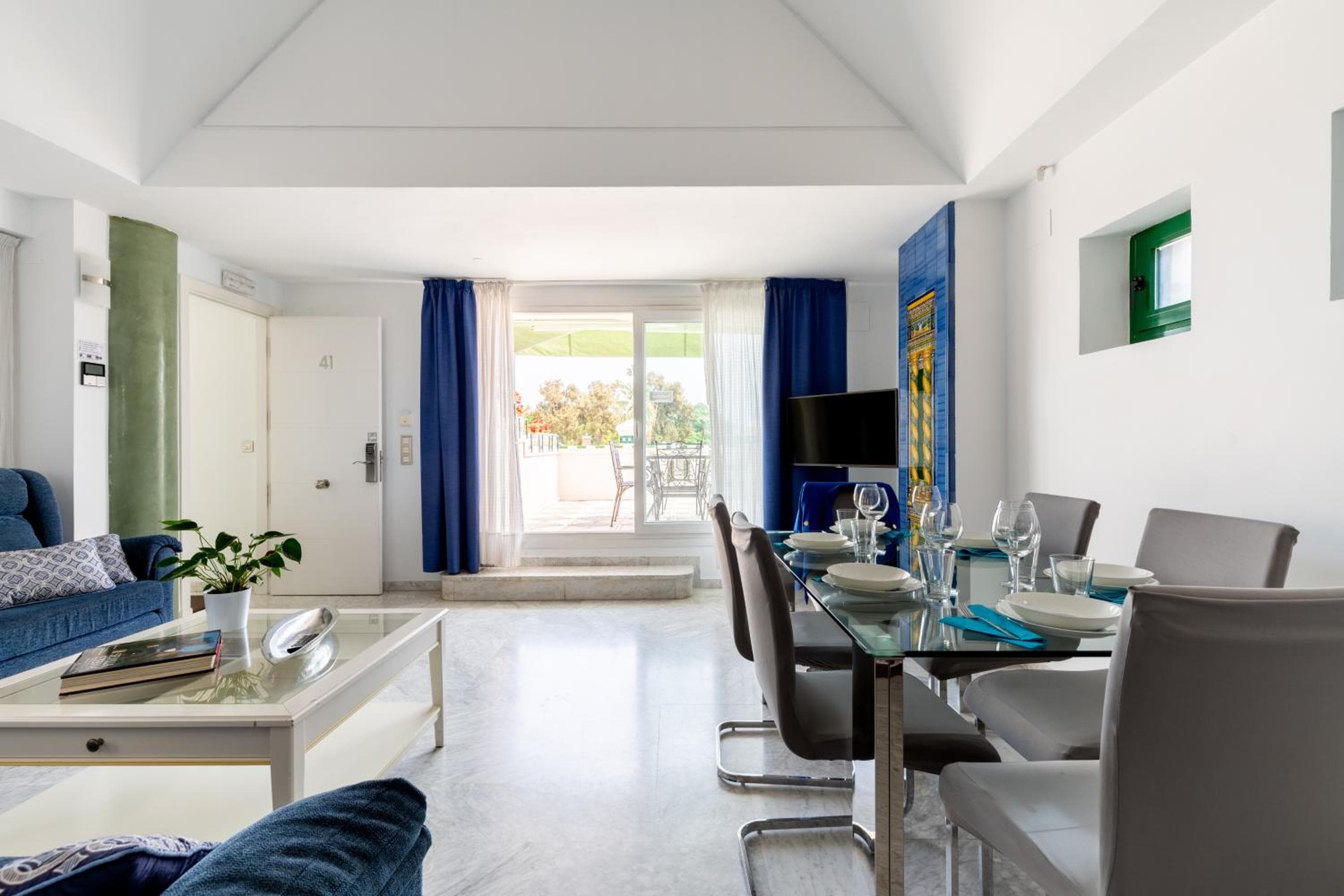 Sevilla Central Suites Apartments Puerta Jerez — 8