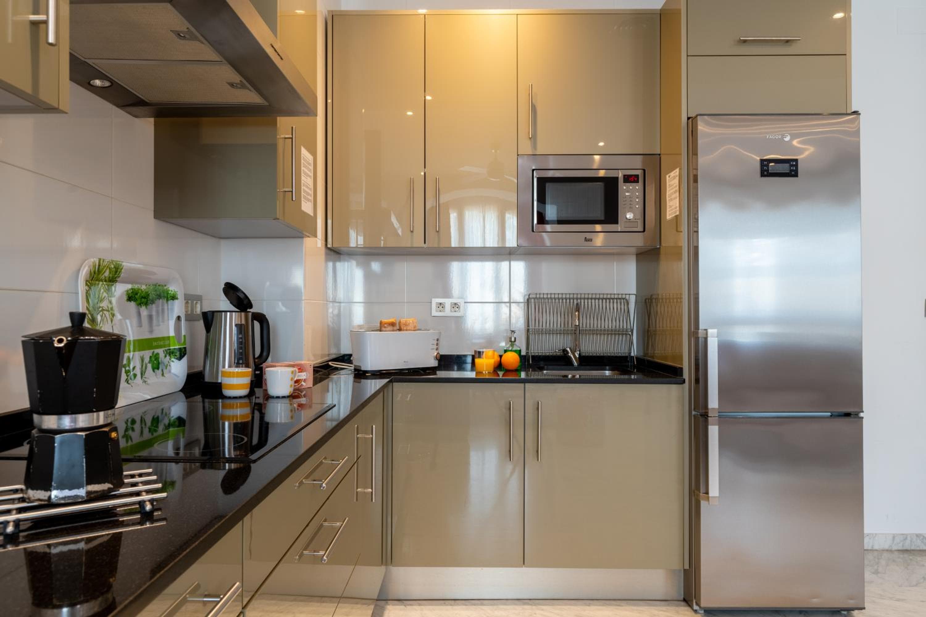 Sevilla Central Suites Apartments Puerta Jerez — 12