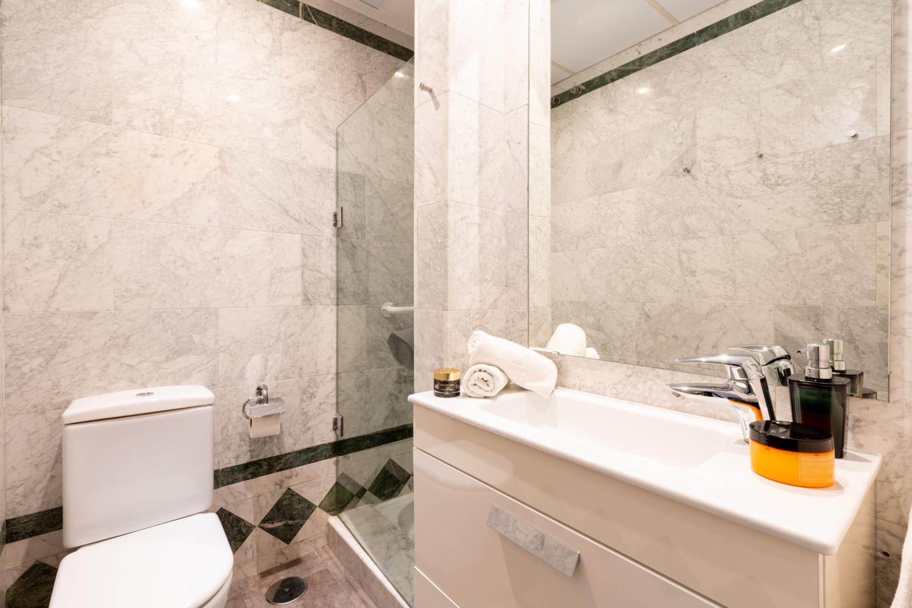 Sevilla Central Suites Apartamentos Puerta Jerez — 17