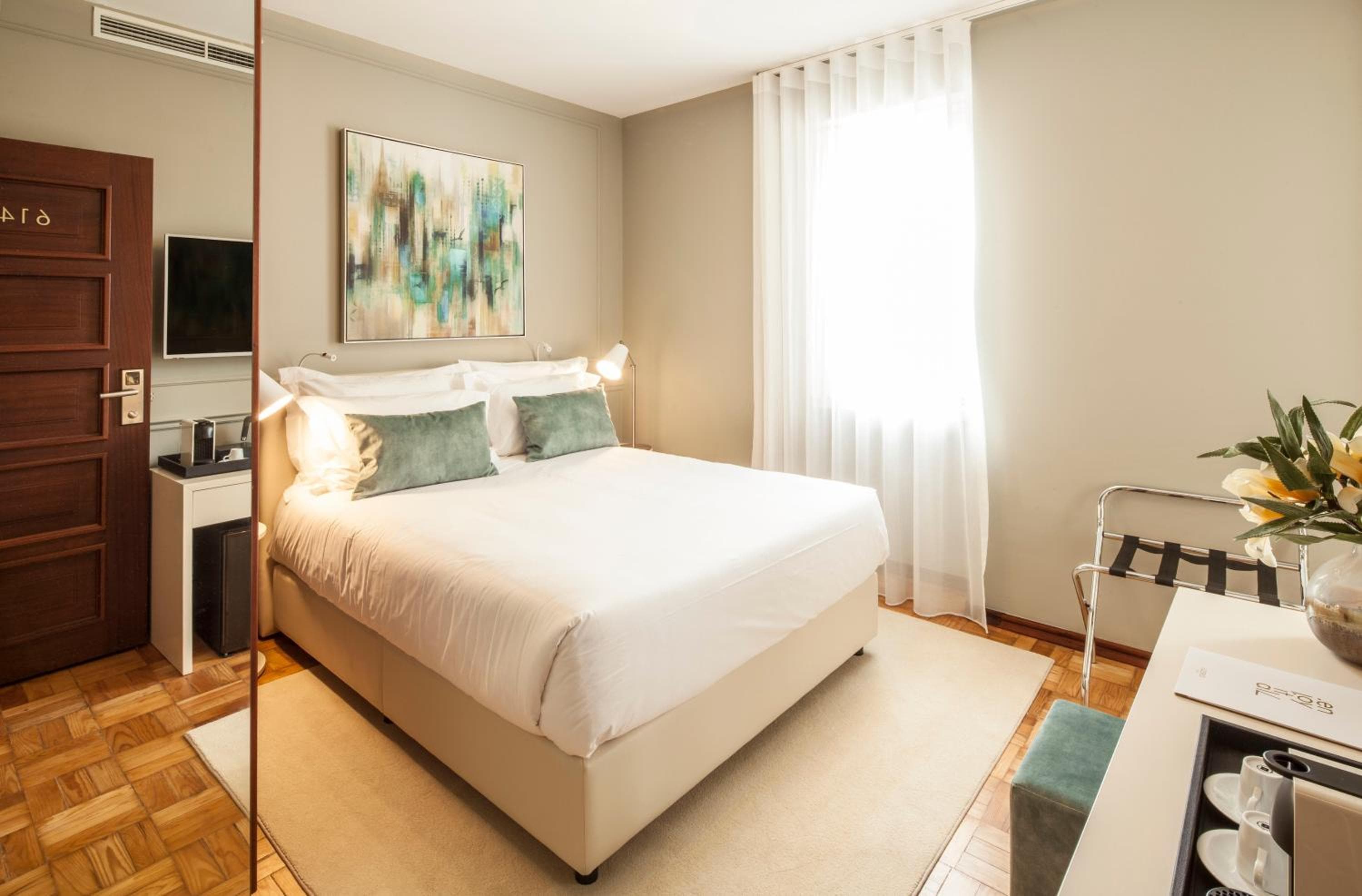 Luzeiros Suites — 2