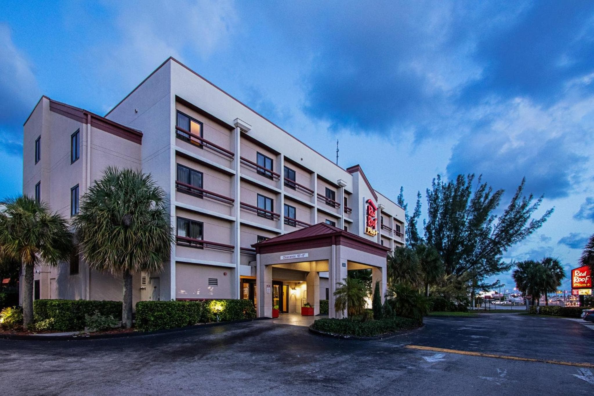 Red Roof PLUS Miami Airport — 5