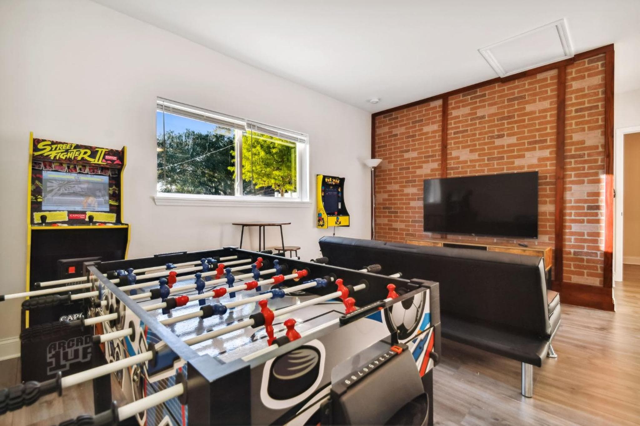 Sábanas de felpa, ¡Juegos!, Patio trasero enorme, Sillón de masaje. — 15