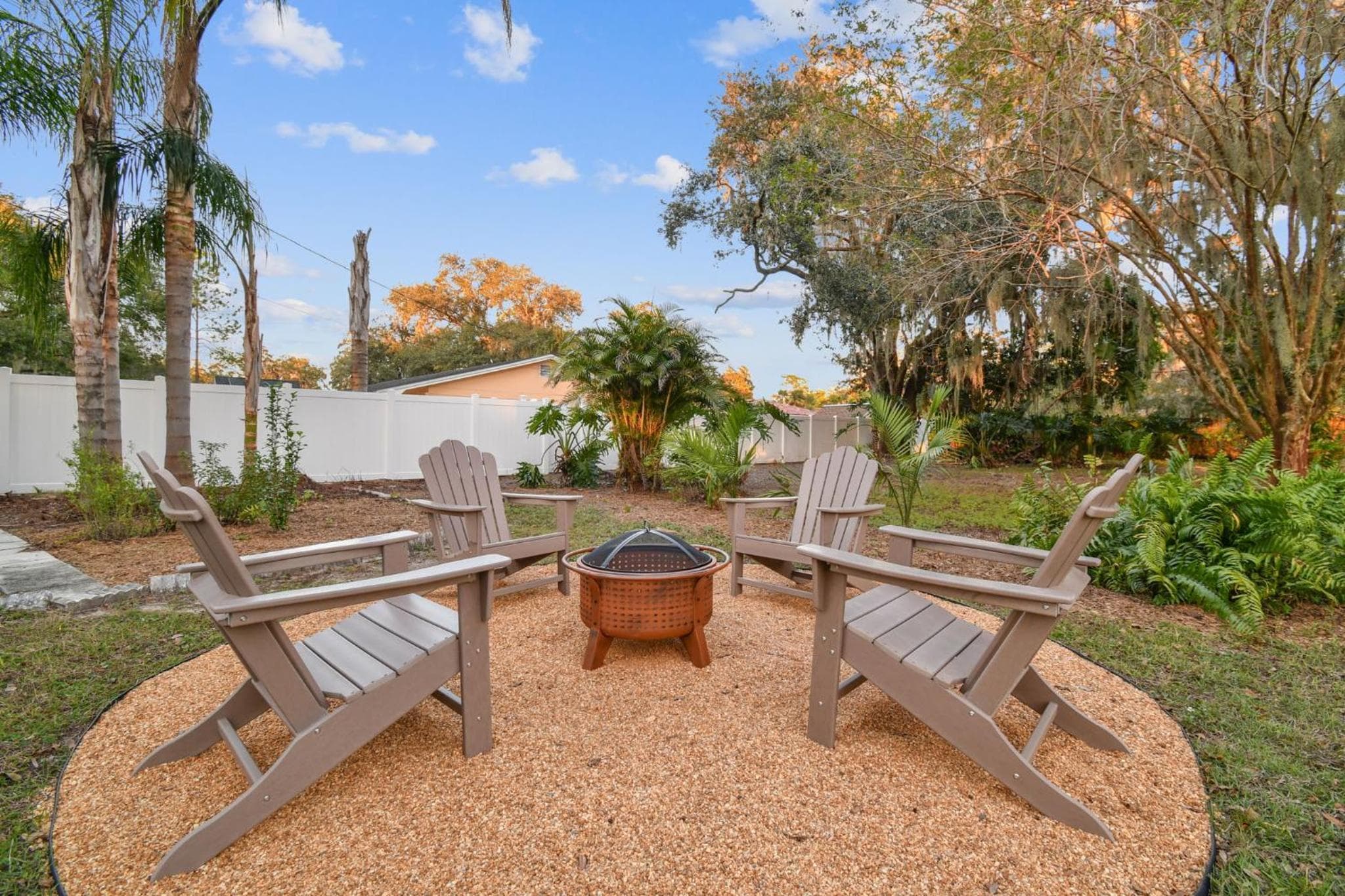 Sábanas de felpa, ¡Juegos!, Patio trasero enorme, Sillón de masaje. — 28