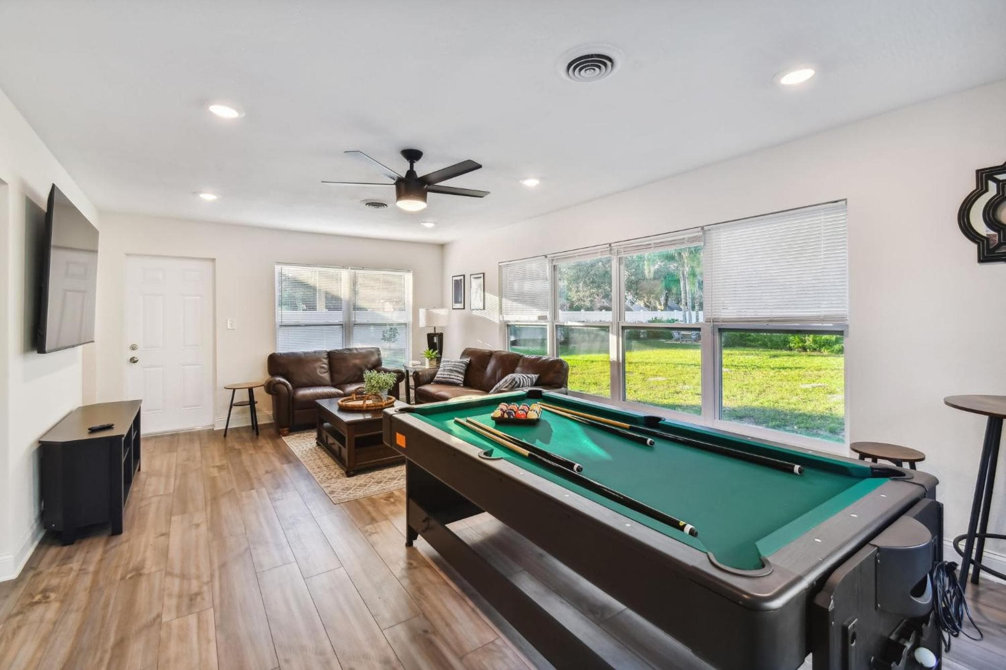 Sábanas de felpa, ¡Juegos!, Patio trasero enorme, Sillón de masaje. — 27
