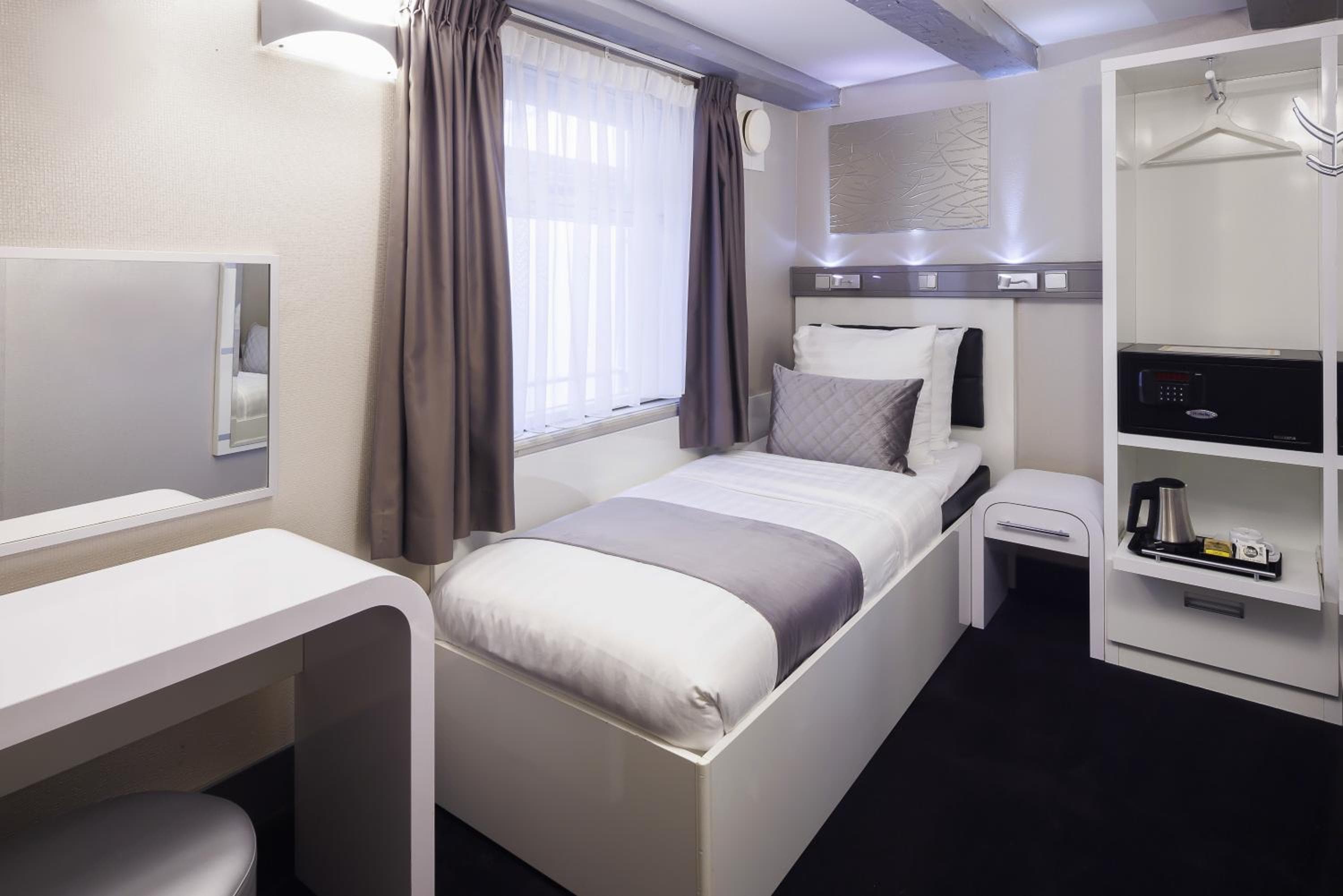 Hoteles CC — 24
