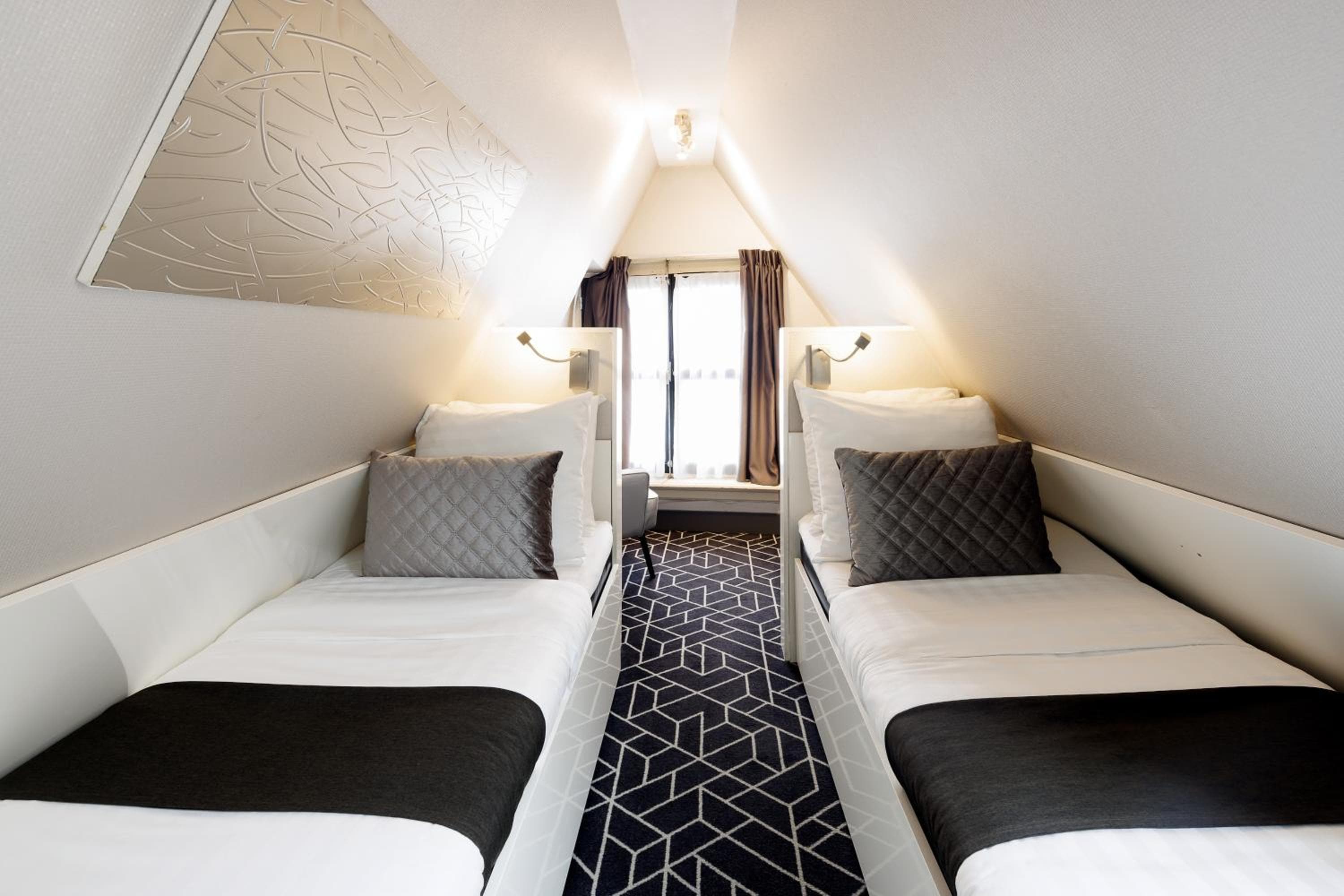 Hotel CC — 10